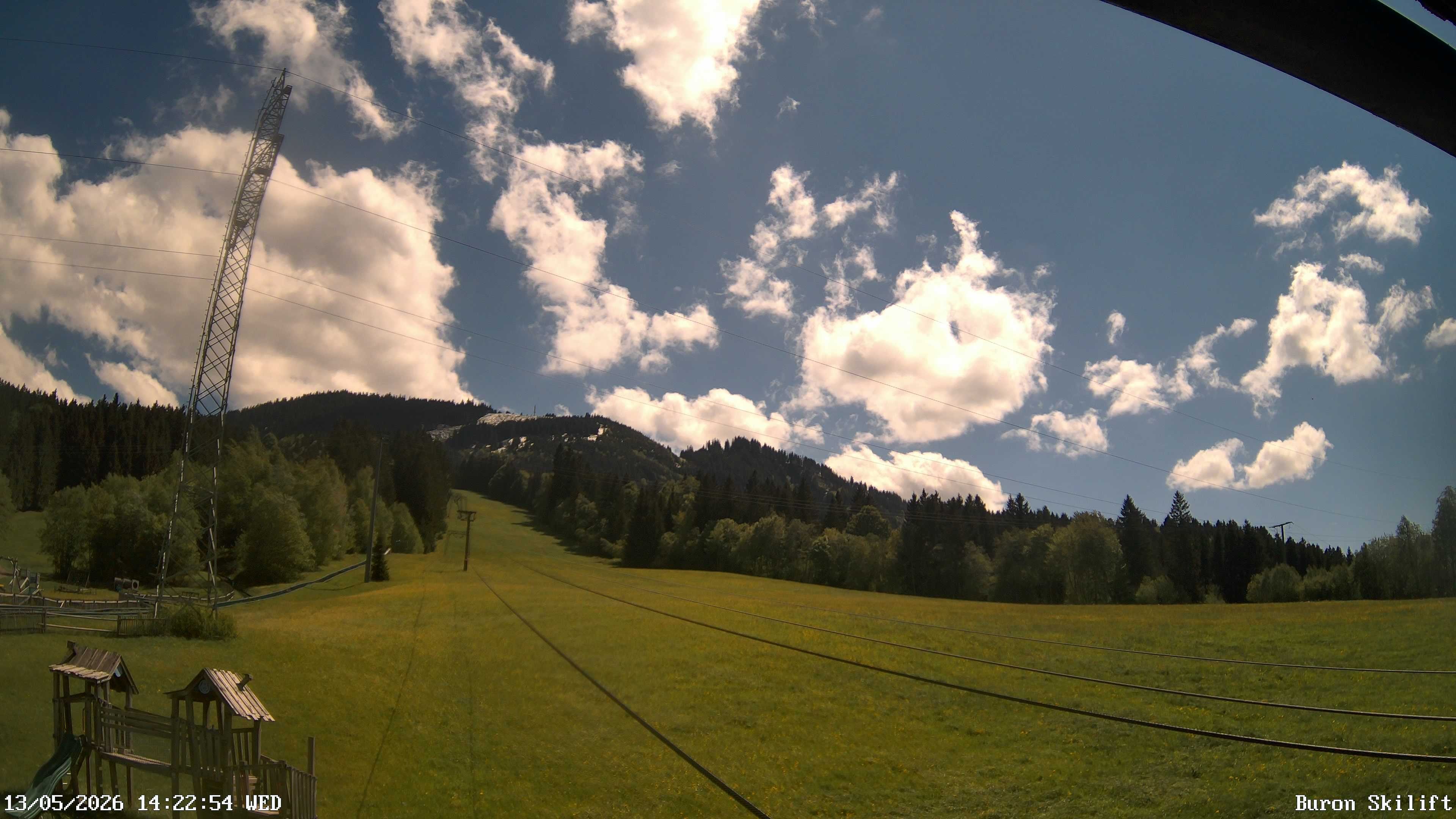 Archiv Foto Webcam Blick von der Talstation des Schlepplifts Buron auf den Lift und die Piste