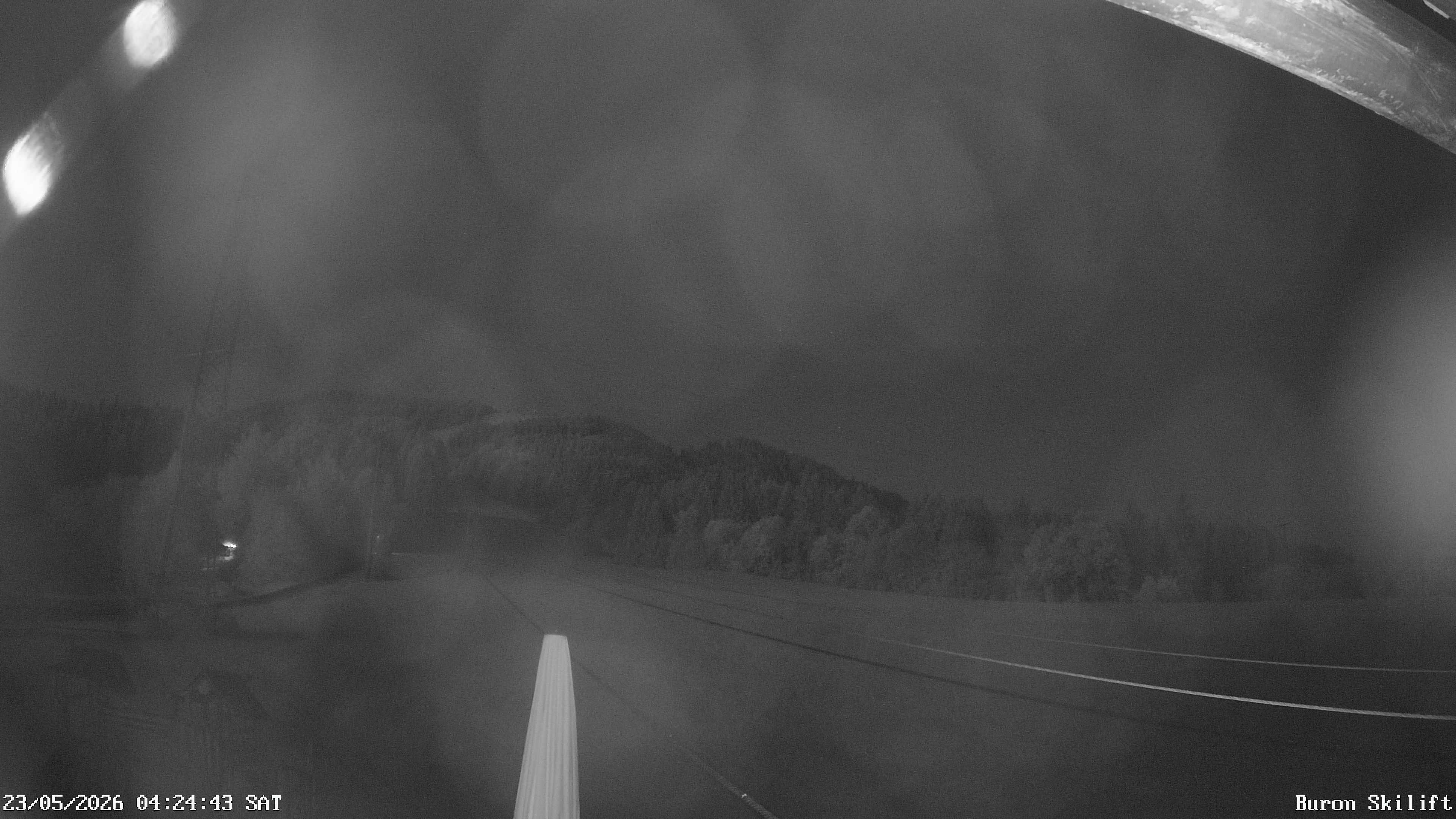Archiv Foto Webcam Blick von der Talstation des Schlepplifts Buron auf den Lift und die Piste