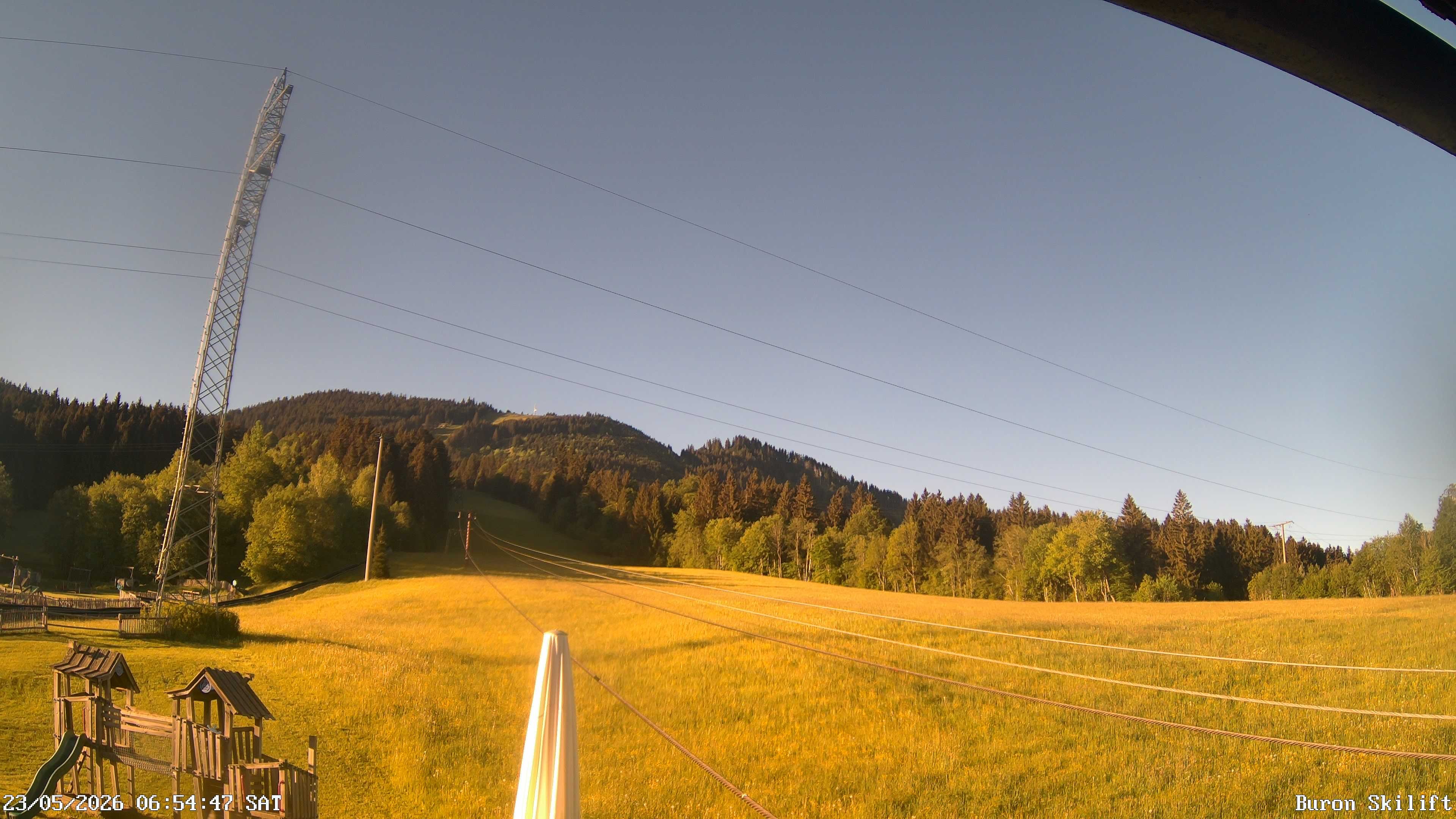 Archiv Foto Webcam Blick von der Talstation des Schlepplifts Buron auf den Lift und die Piste