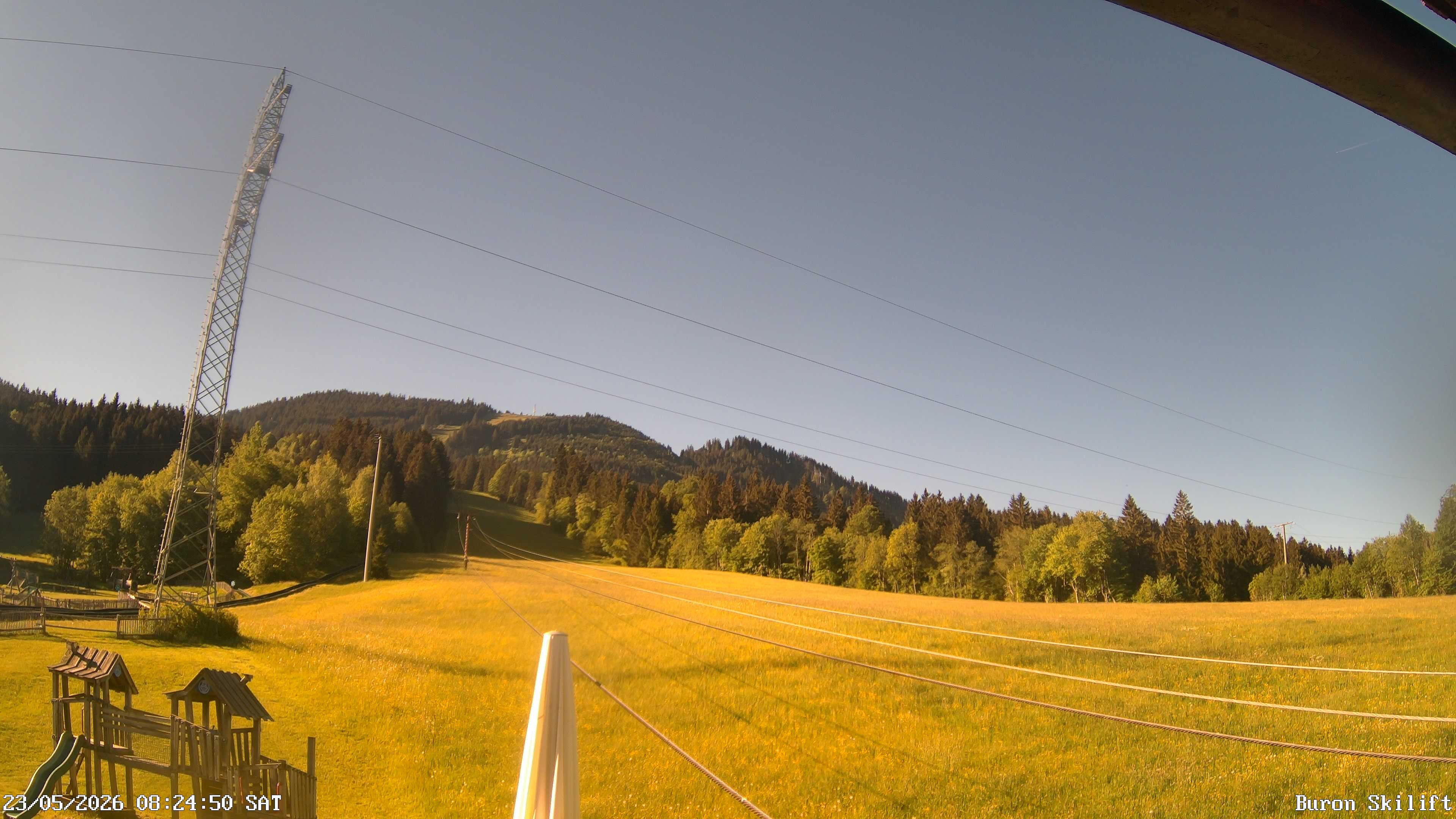 Archiv Foto Webcam Blick von der Talstation des Schlepplifts Buron auf den Lift und die Piste