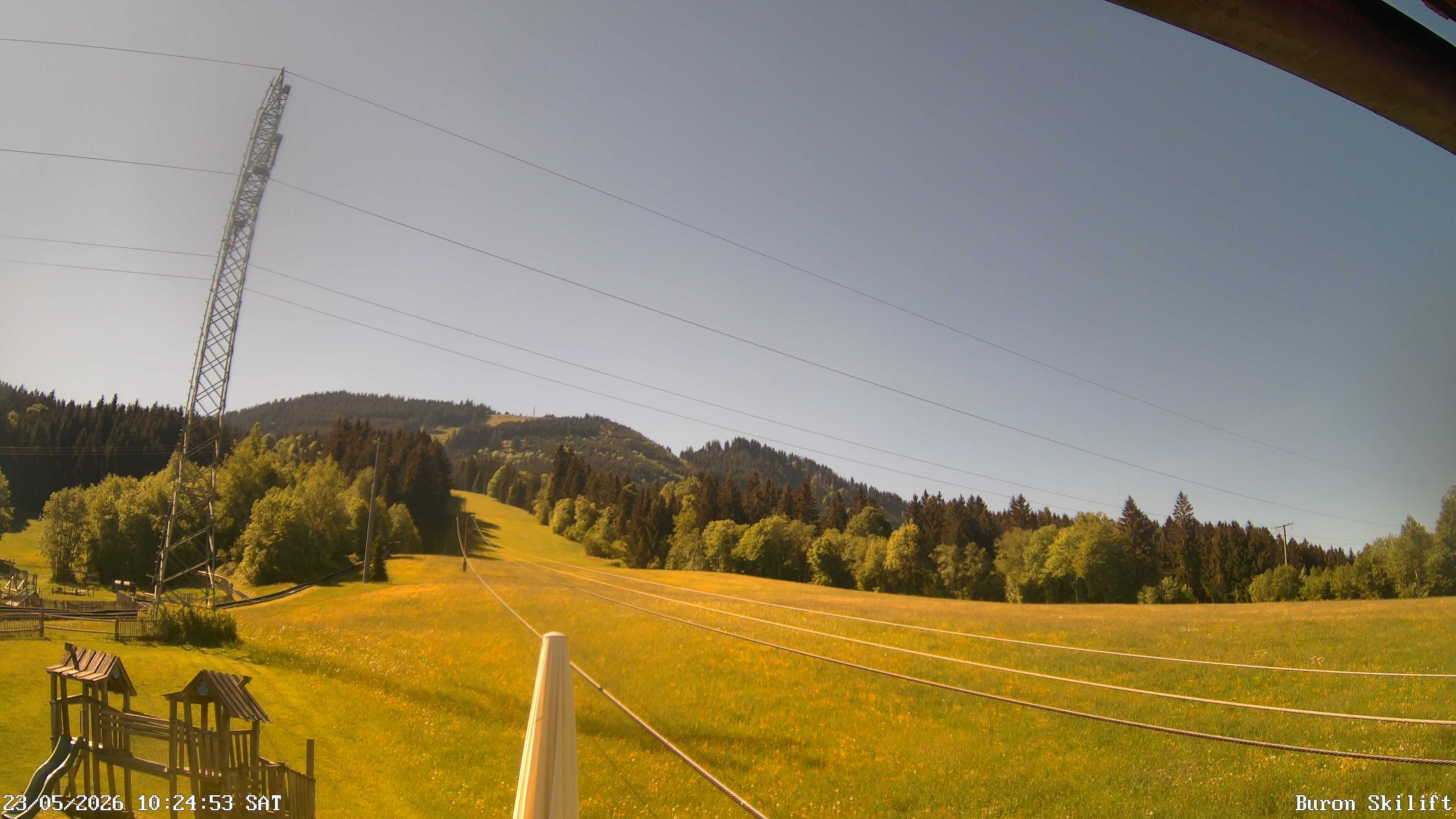 Archiv Foto Webcam Blick von der Talstation des Schlepplifts Buron auf den Lift und die Piste