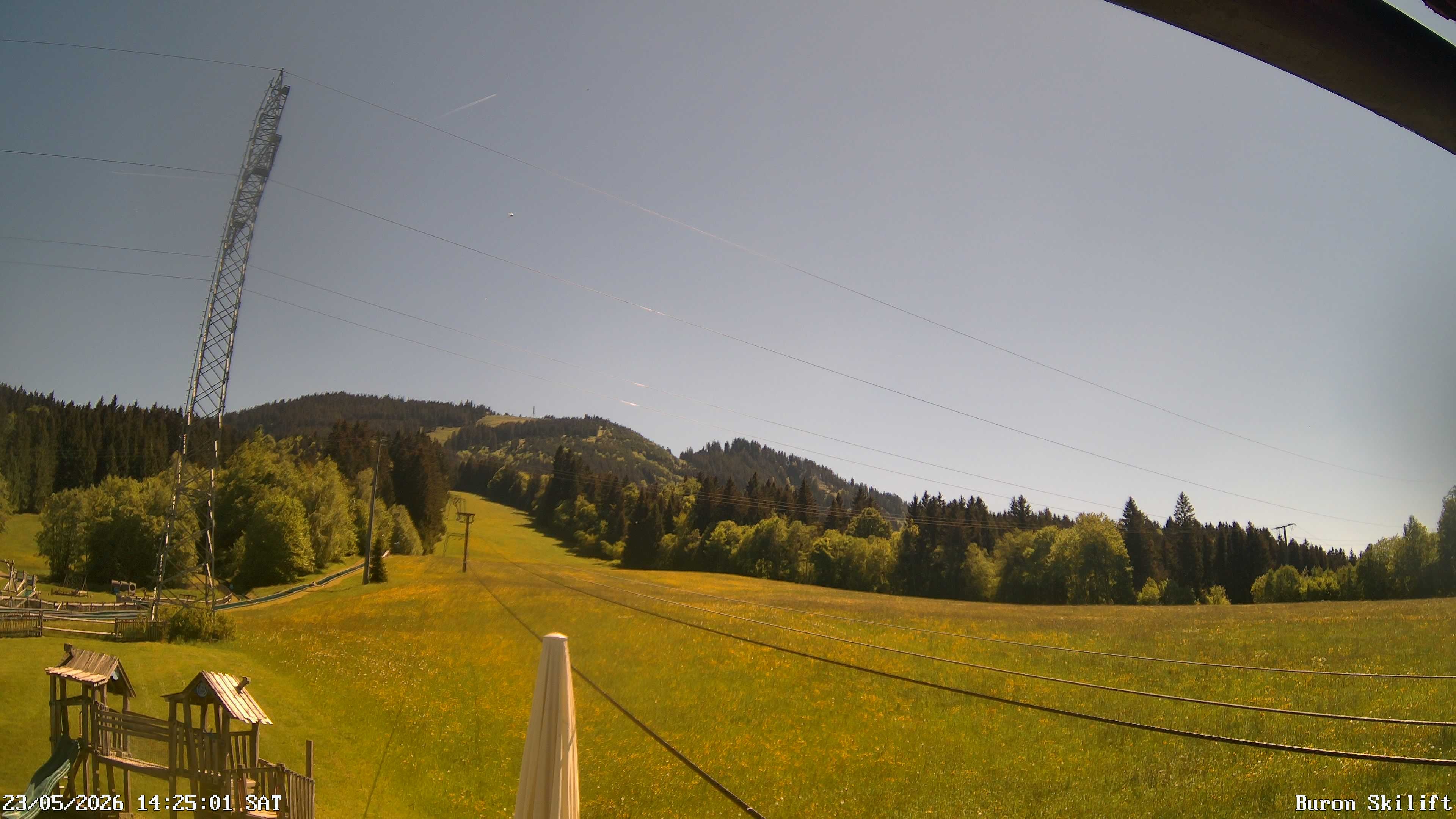 Archiv Foto Webcam Blick von der Talstation des Schlepplifts Buron auf den Lift und die Piste