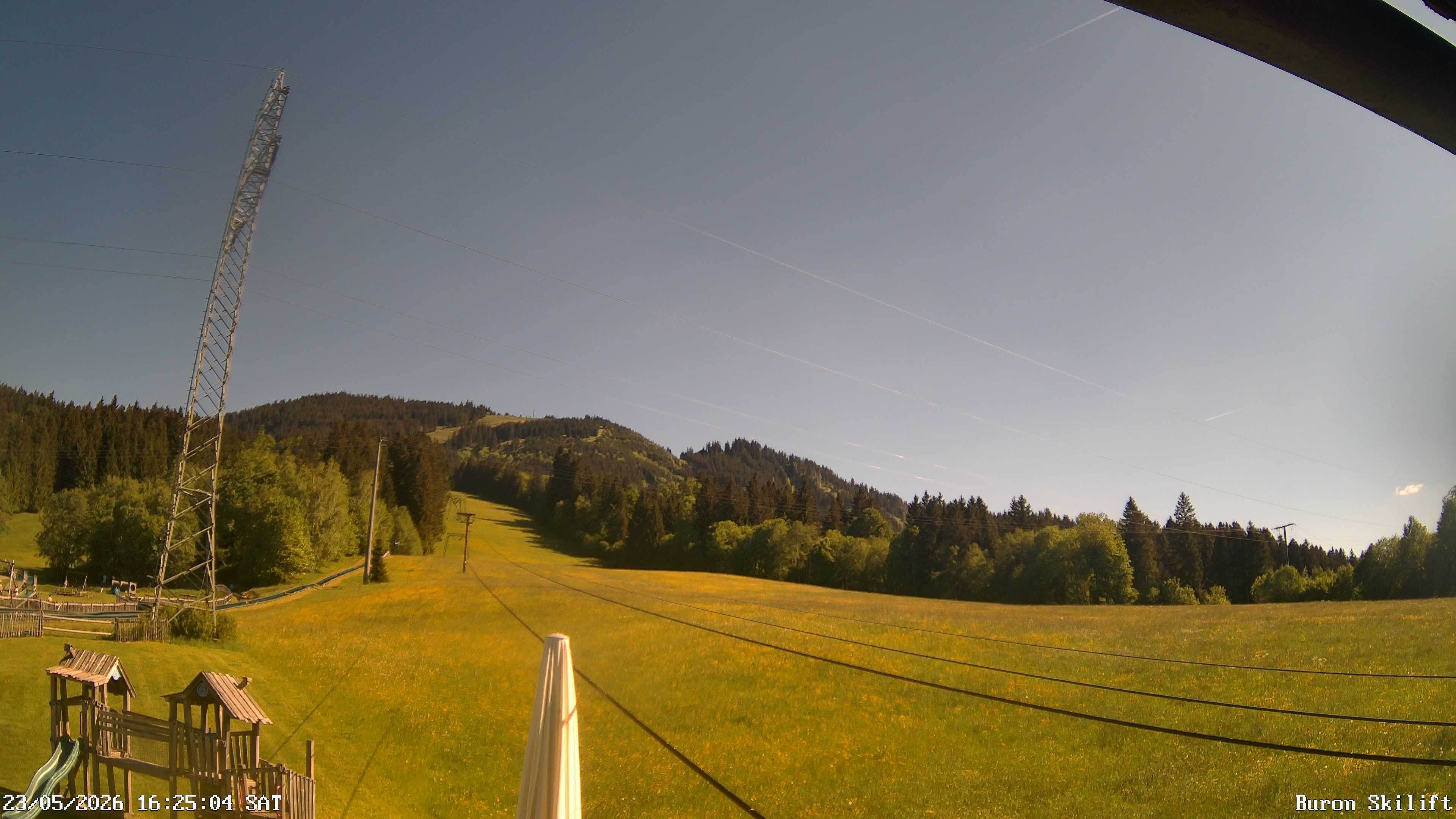 Archiv Foto Webcam Blick von der Talstation des Schlepplifts Buron auf den Lift und die Piste
