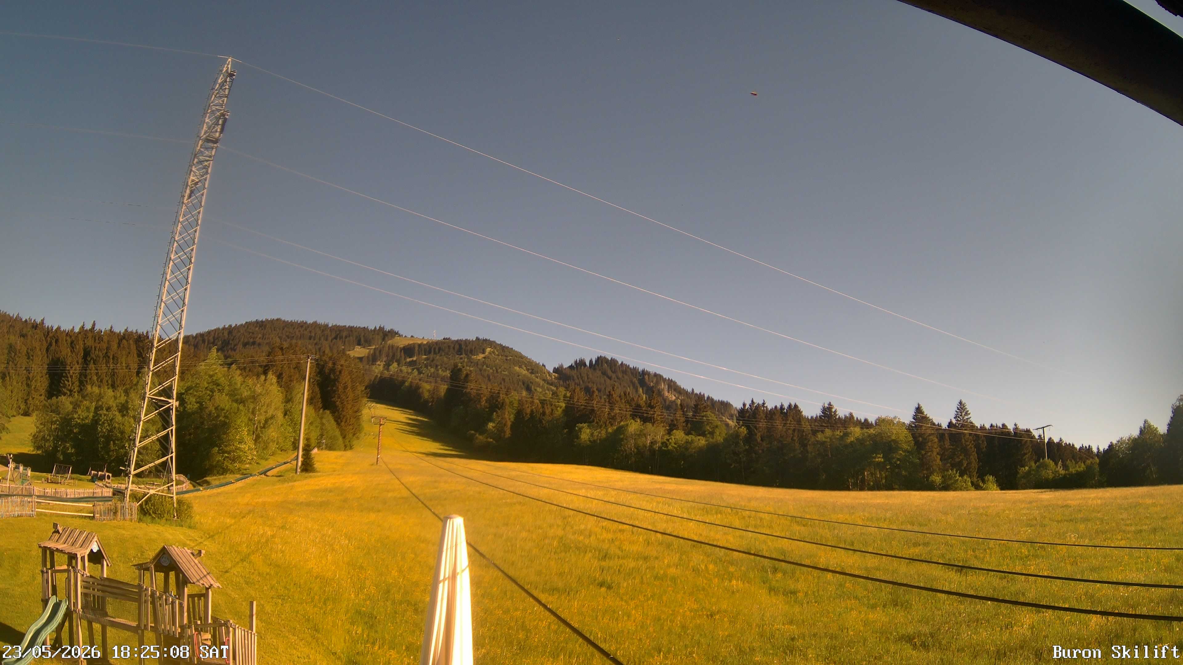 Archiv Foto Webcam Blick von der Talstation des Schlepplifts Buron auf den Lift und die Piste