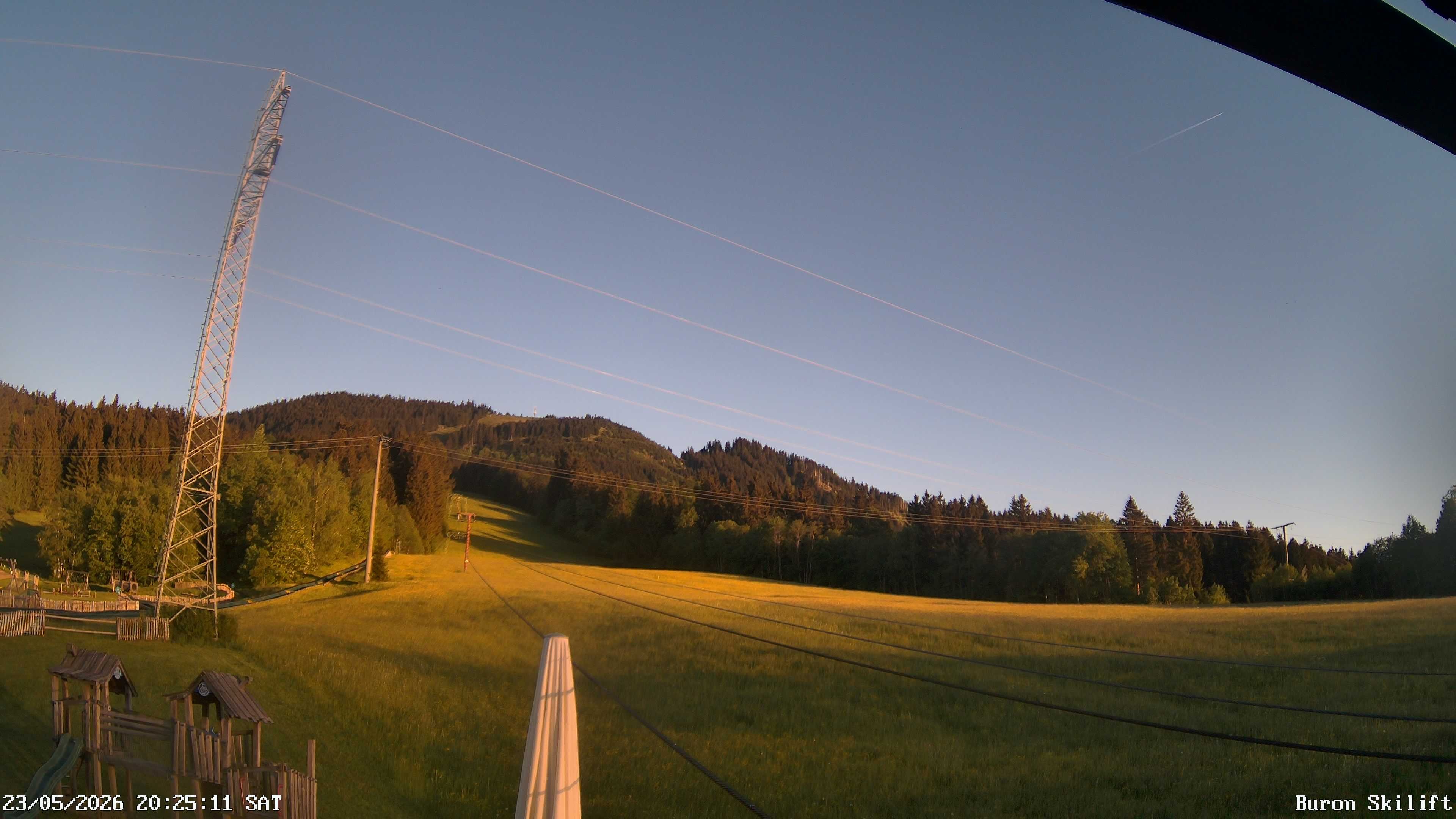 Archiv Foto Webcam Blick von der Talstation des Schlepplifts Buron auf den Lift und die Piste