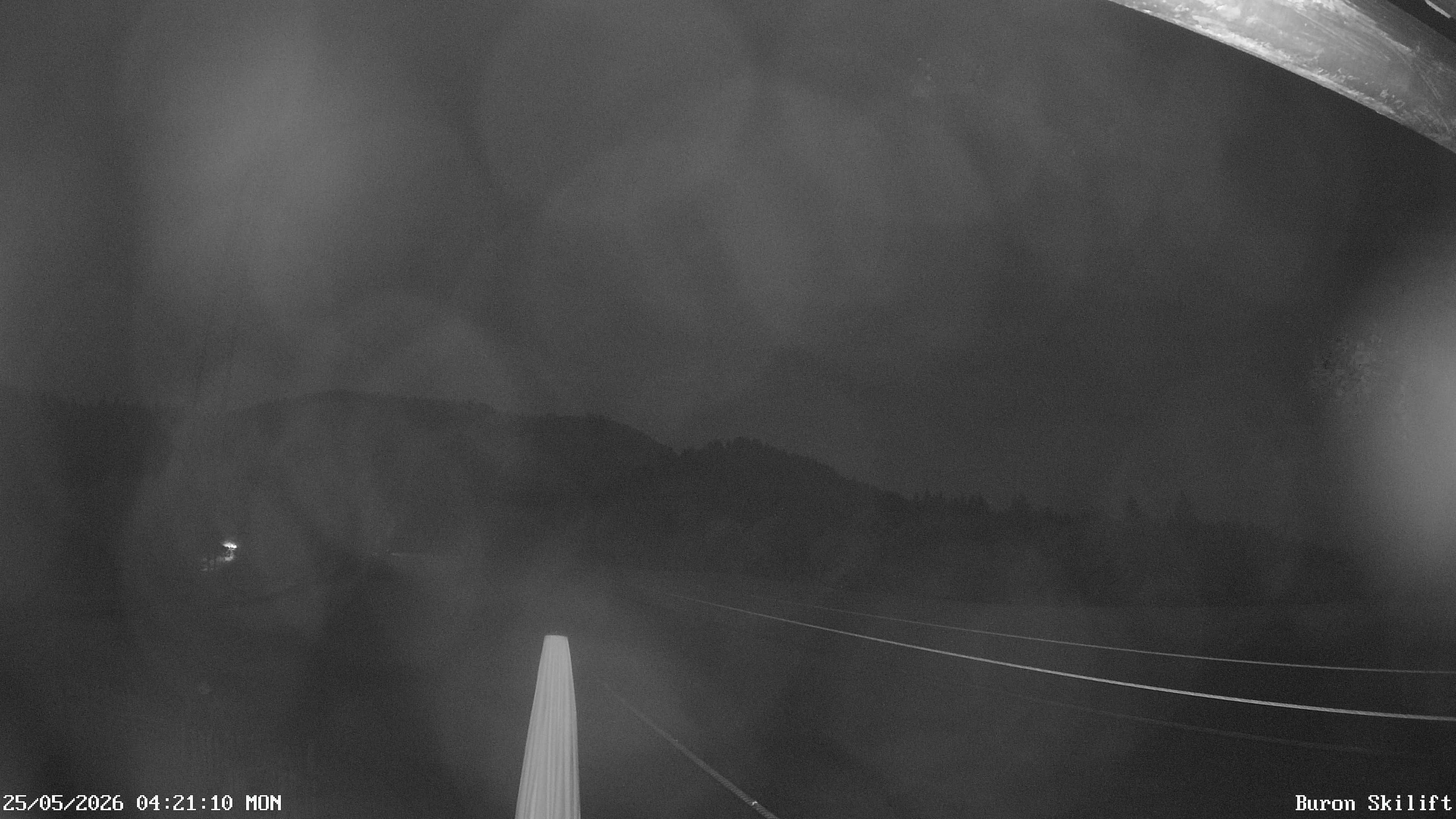 Archiv Foto Webcam Blick von der Talstation des Schlepplifts Buron auf den Lift und die Piste