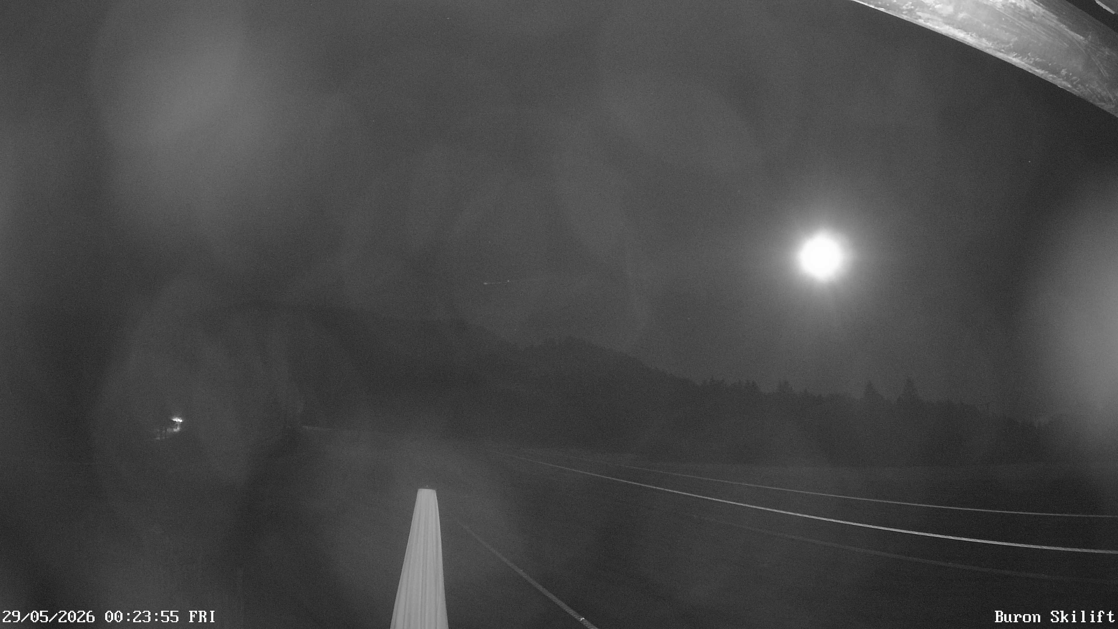 Archiv Foto Webcam Blick von der Talstation des Schlepplifts Buron auf den Lift und die Piste