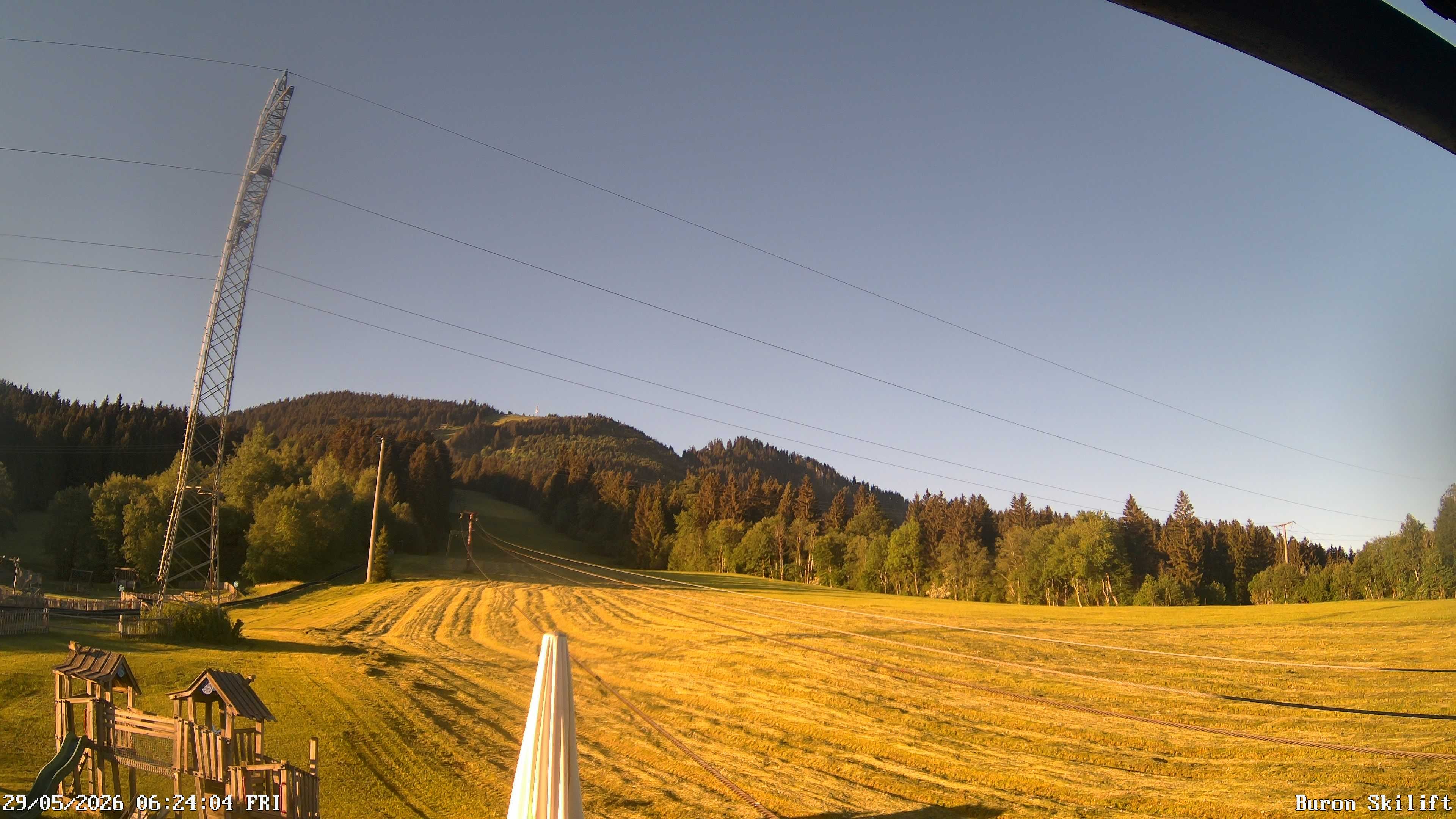 Archiv Foto Webcam Blick von der Talstation des Schlepplifts Buron auf den Lift und die Piste