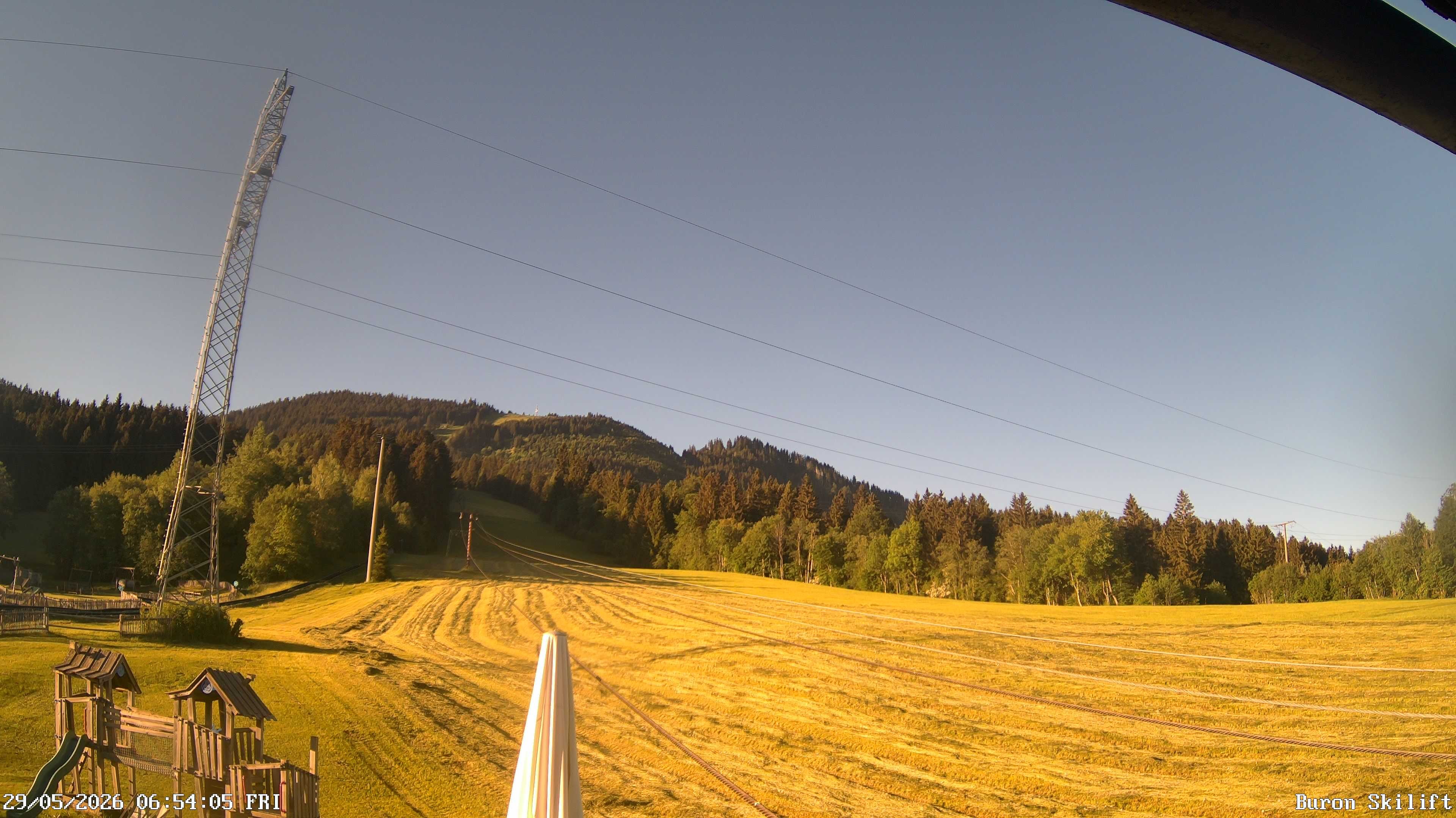 Archiv Foto Webcam Blick von der Talstation des Schlepplifts Buron auf den Lift und die Piste