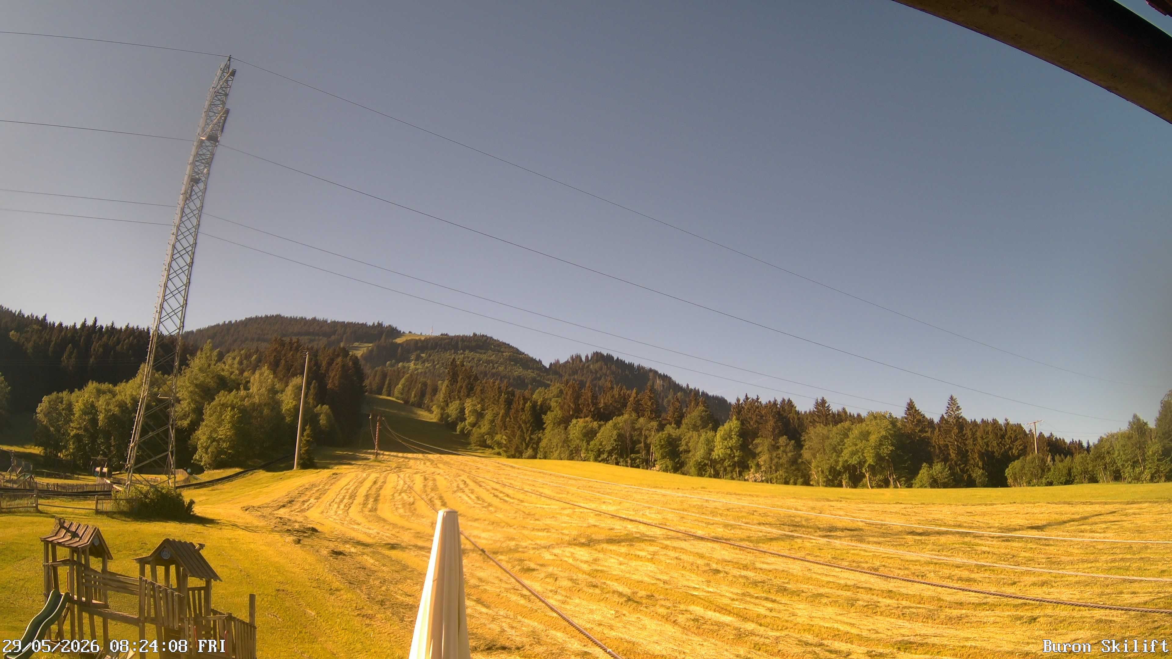Archiv Foto Webcam Blick von der Talstation des Schlepplifts Buron auf den Lift und die Piste