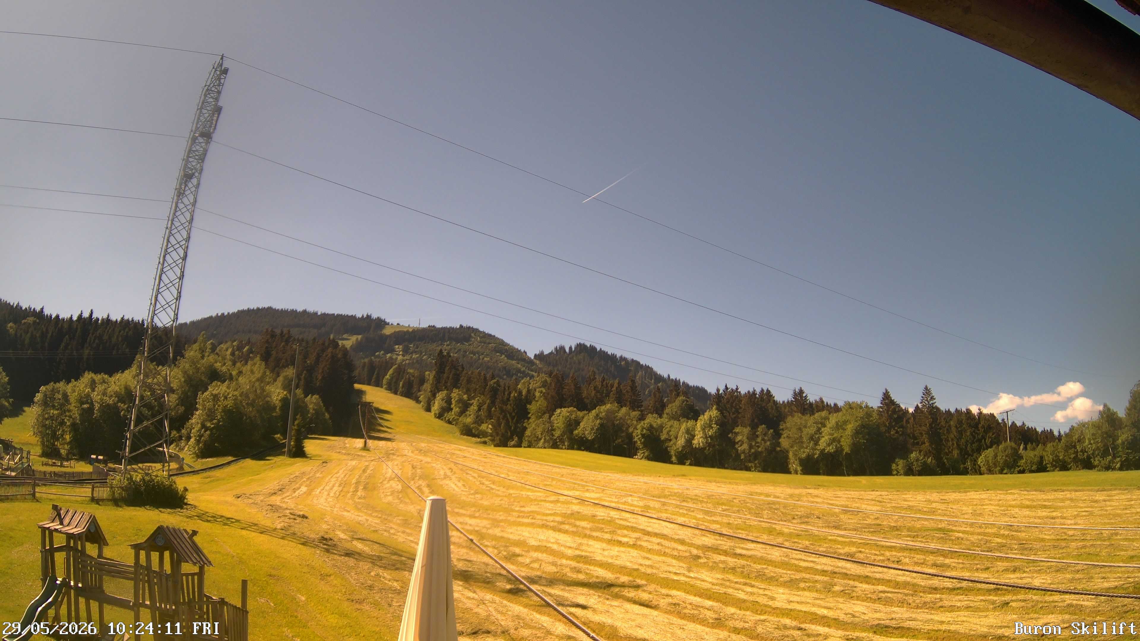 Archiv Foto Webcam Blick von der Talstation des Schlepplifts Buron auf den Lift und die Piste