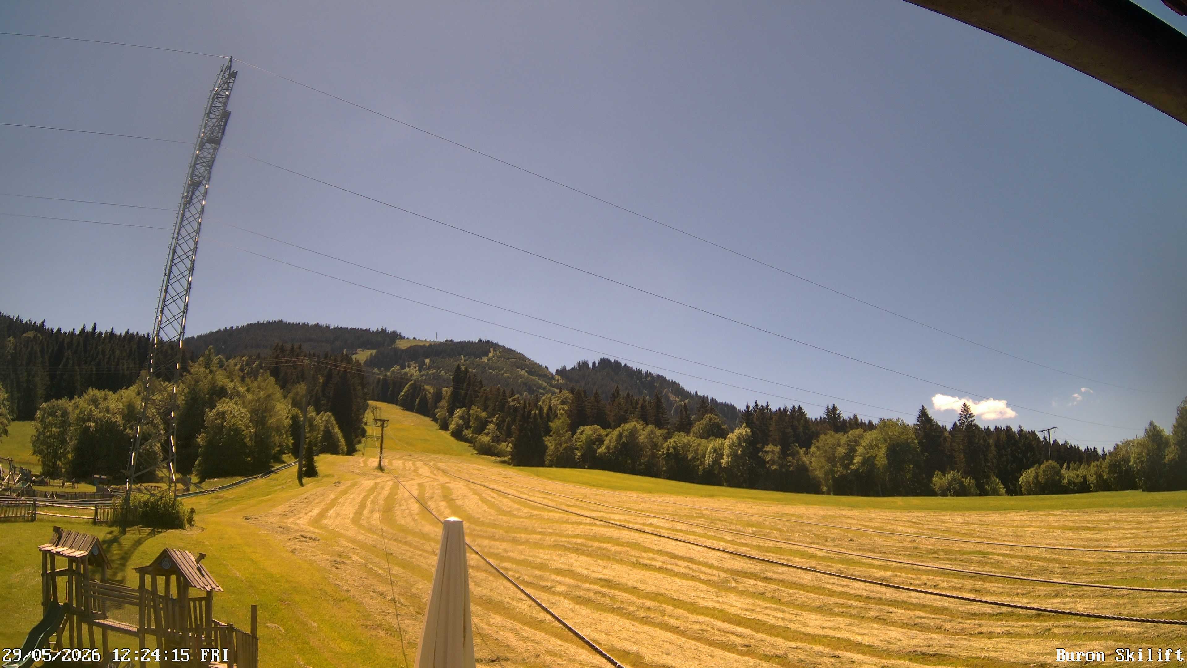 Archiv Foto Webcam Blick von der Talstation des Schlepplifts Buron auf den Lift und die Piste