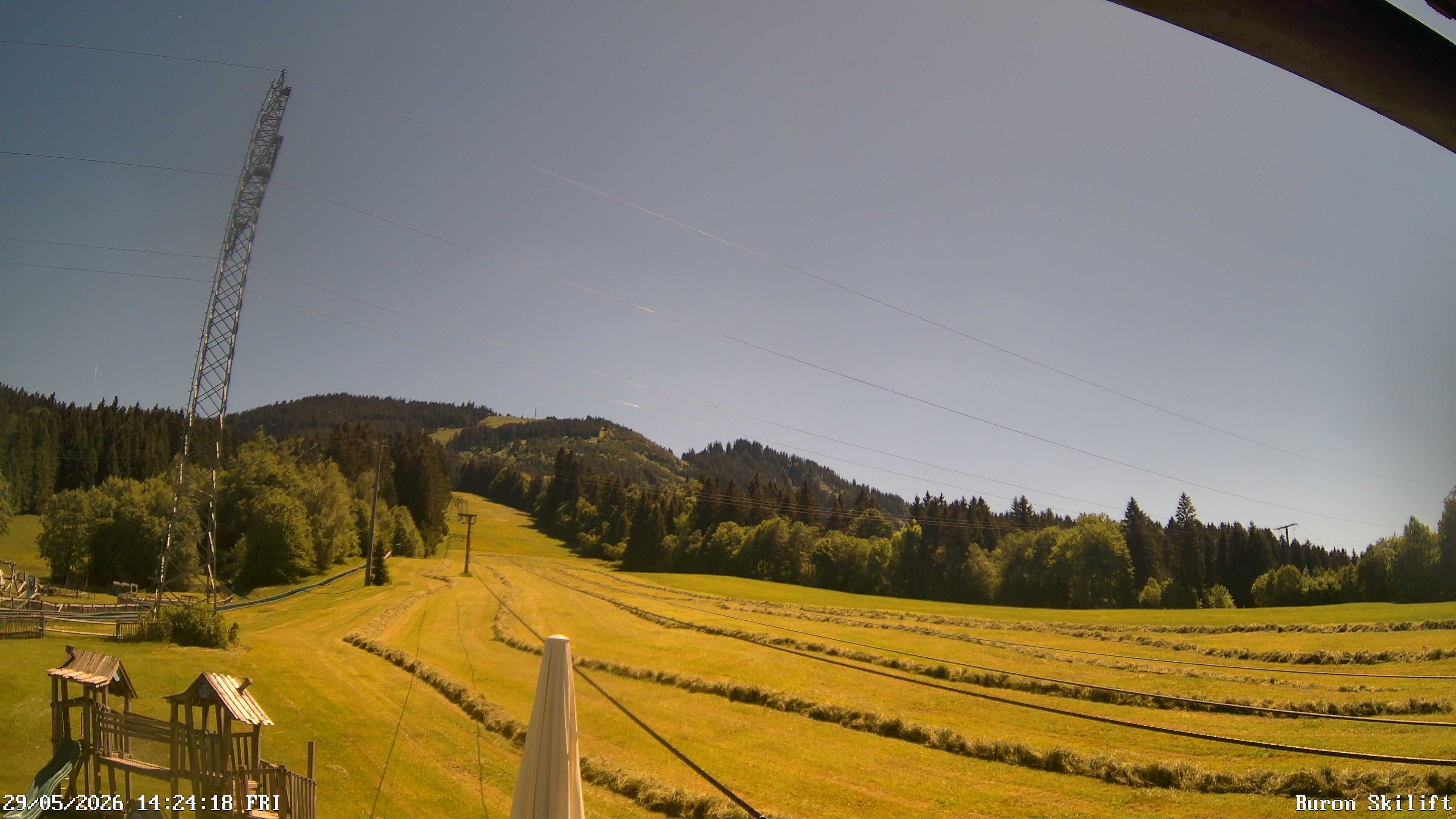 Archiv Foto Webcam Blick von der Talstation des Schlepplifts Buron auf den Lift und die Piste
