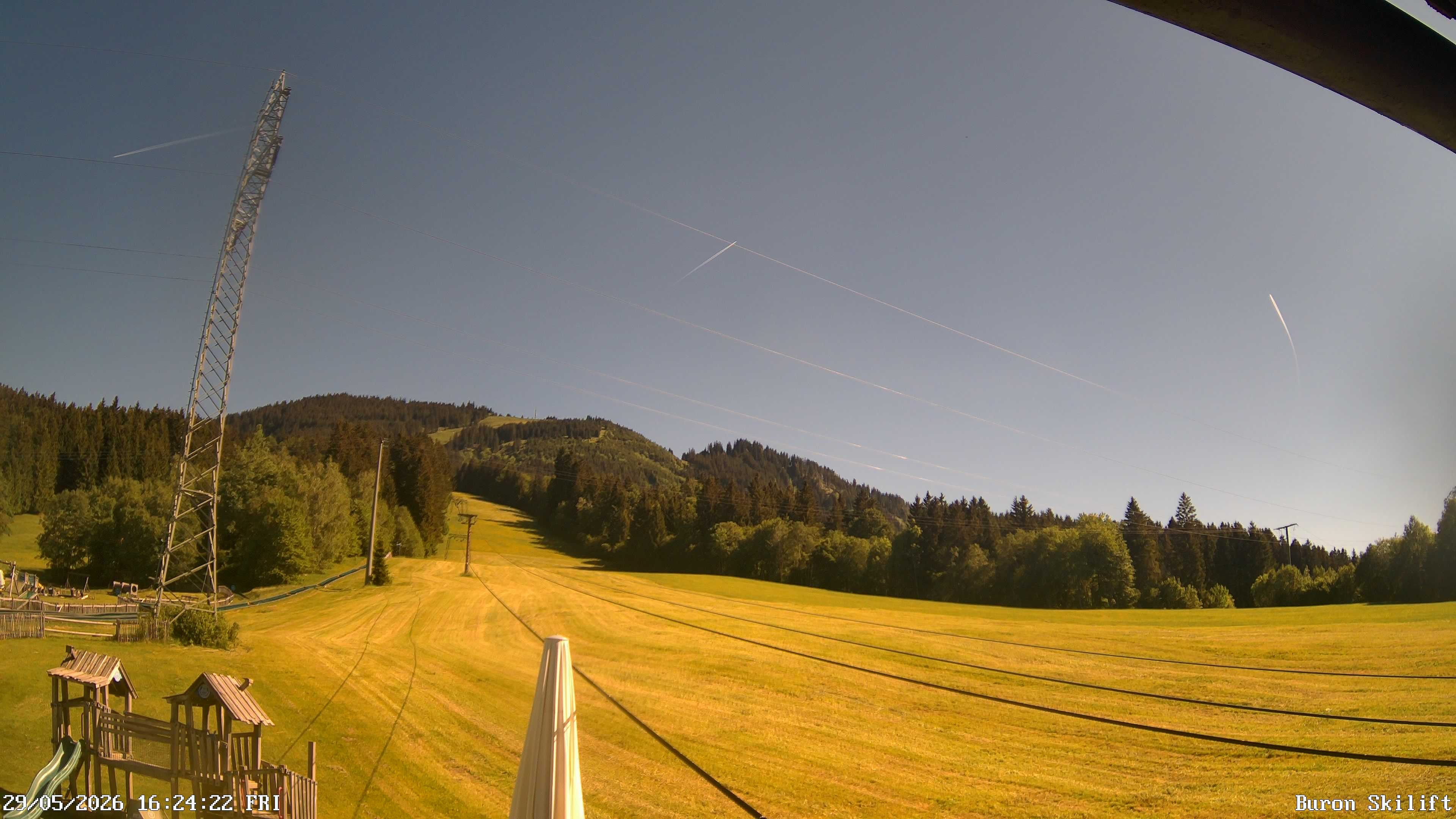 Archiv Foto Webcam Blick von der Talstation des Schlepplifts Buron auf den Lift und die Piste