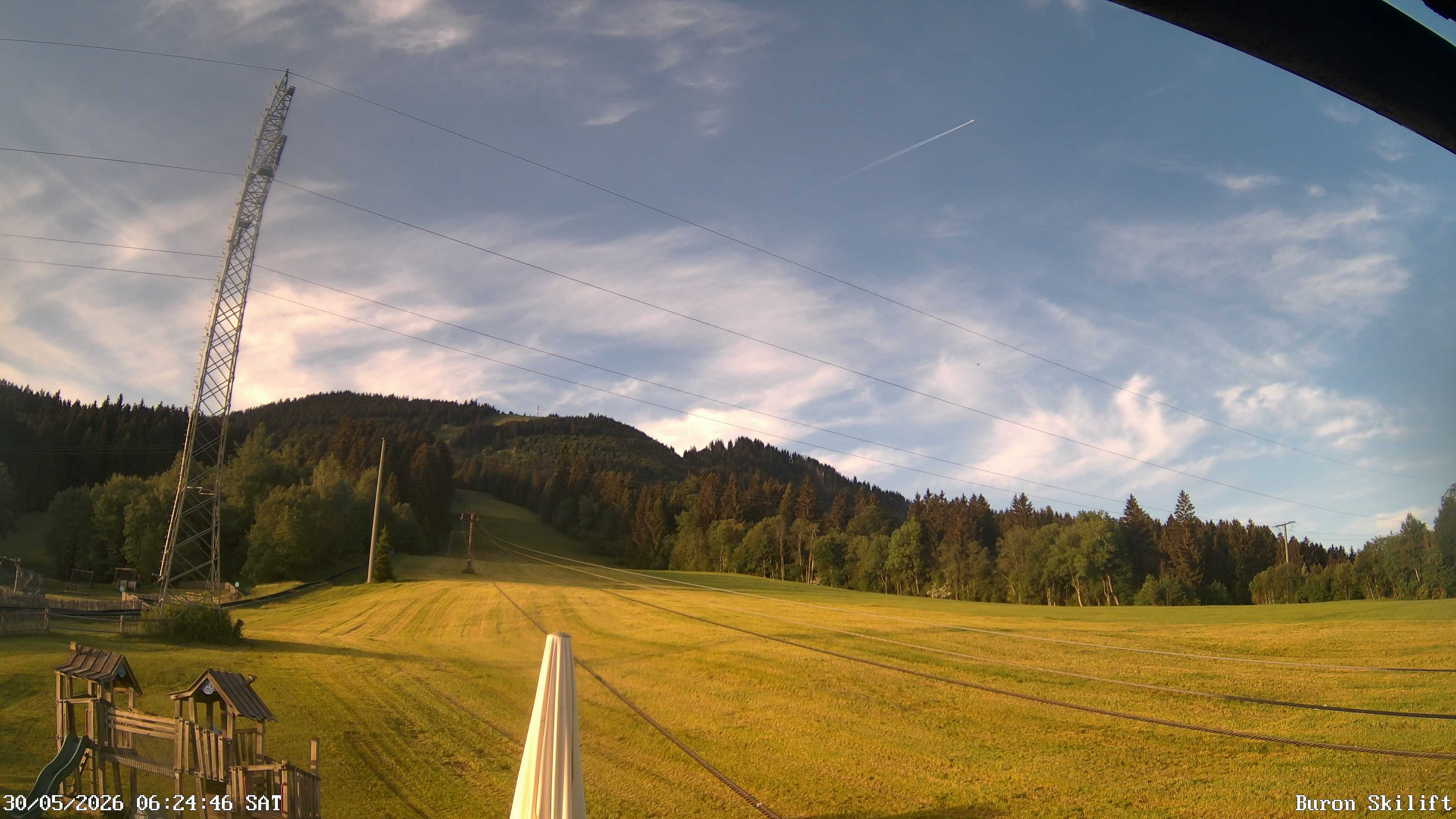 Archiv Foto Webcam Blick von der Talstation des Schlepplifts Buron auf den Lift und die Piste