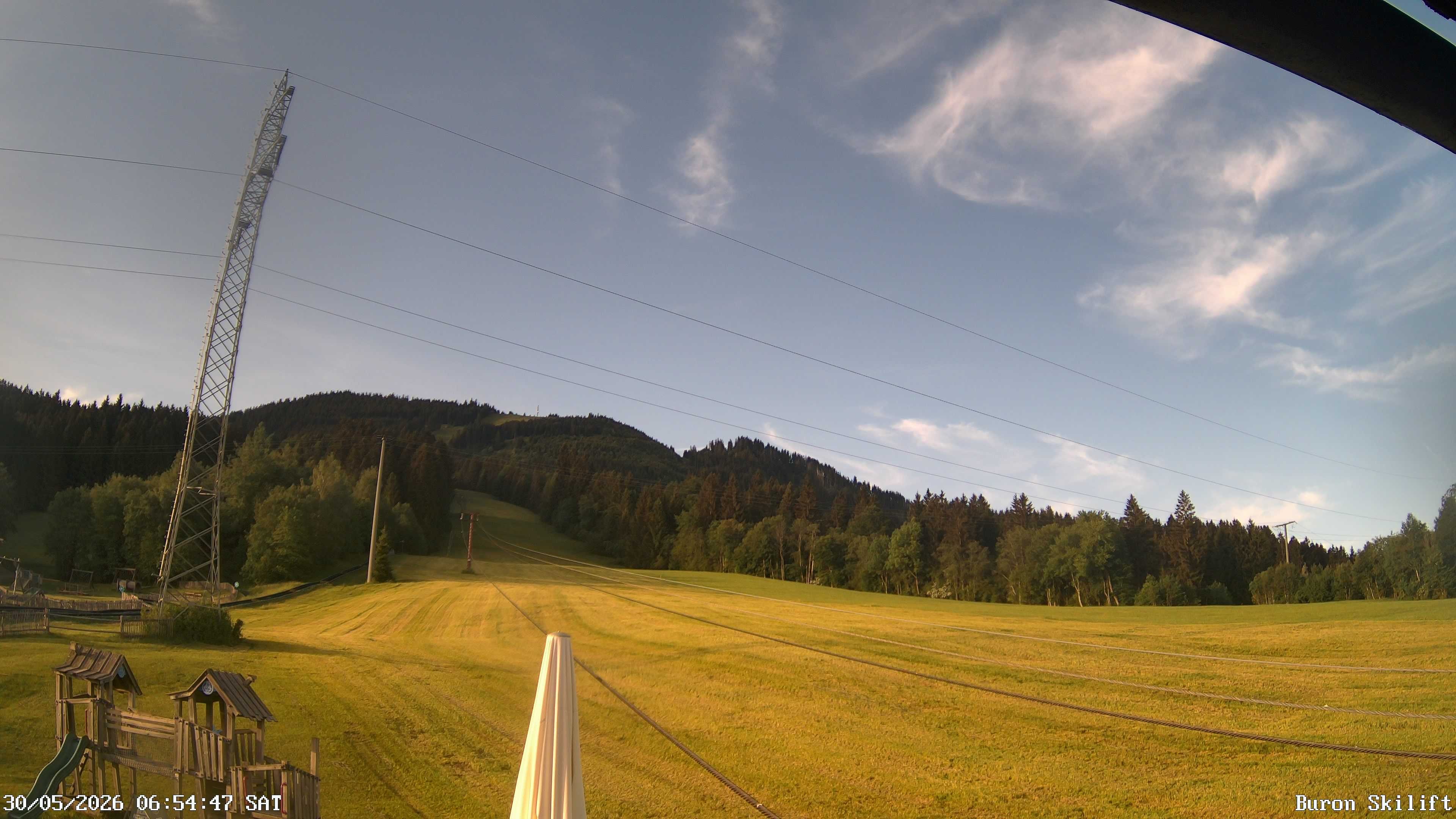 Archiv Foto Webcam Blick von der Talstation des Schlepplifts Buron auf den Lift und die Piste