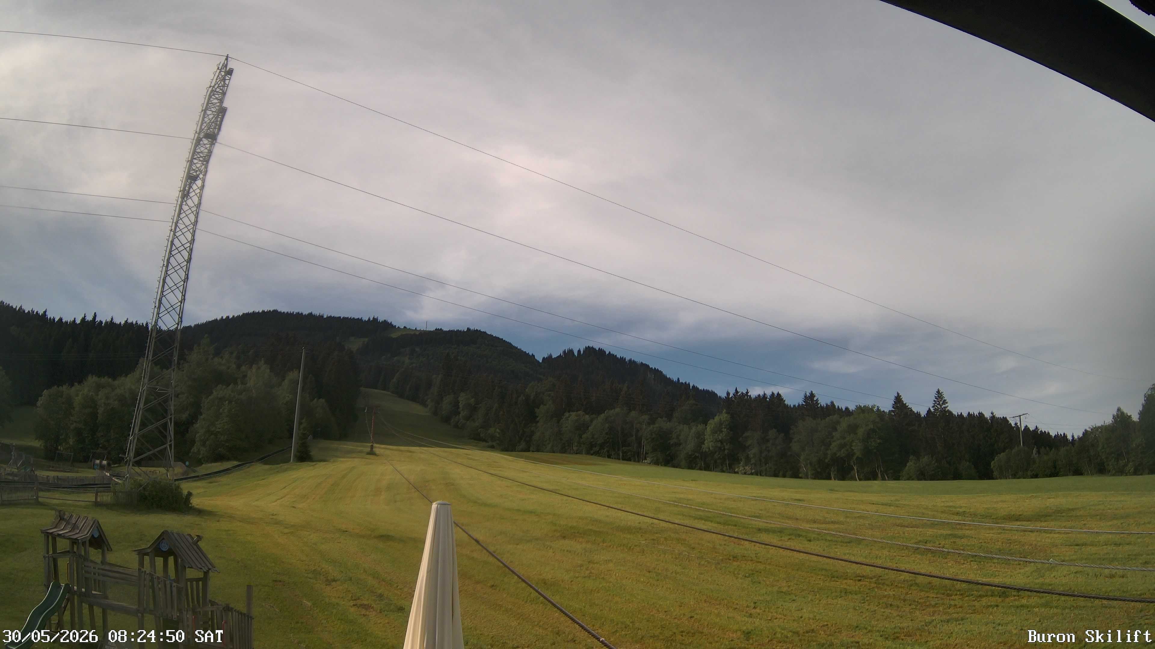 Archiv Foto Webcam Blick von der Talstation des Schlepplifts Buron auf den Lift und die Piste