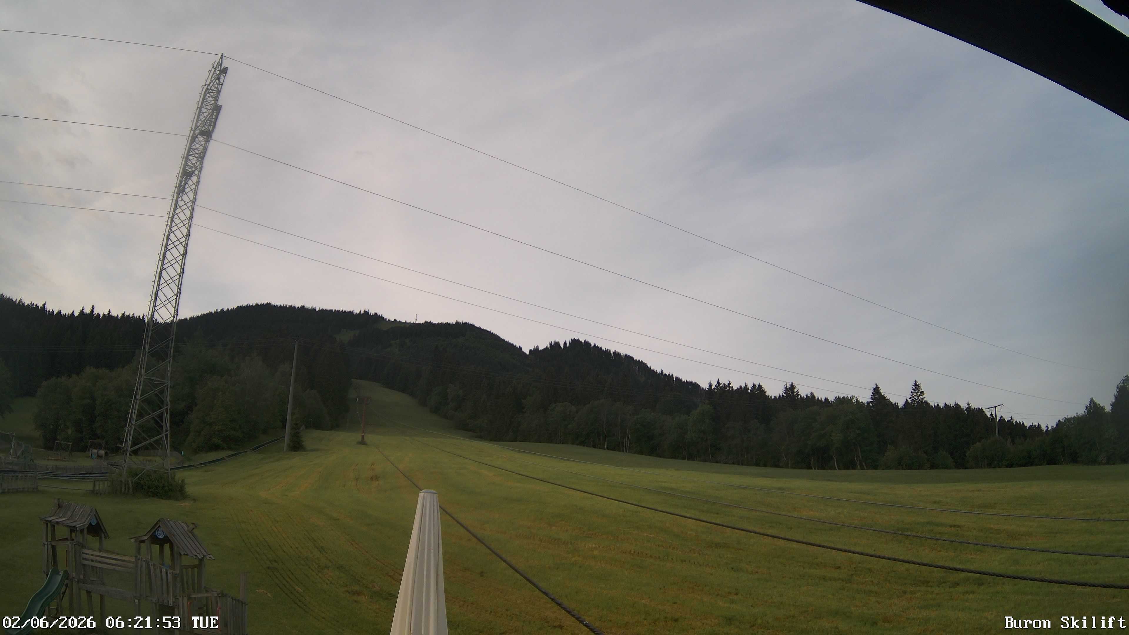 Archiv Foto Webcam Blick von der Talstation des Schlepplifts Buron auf den Lift und die Piste