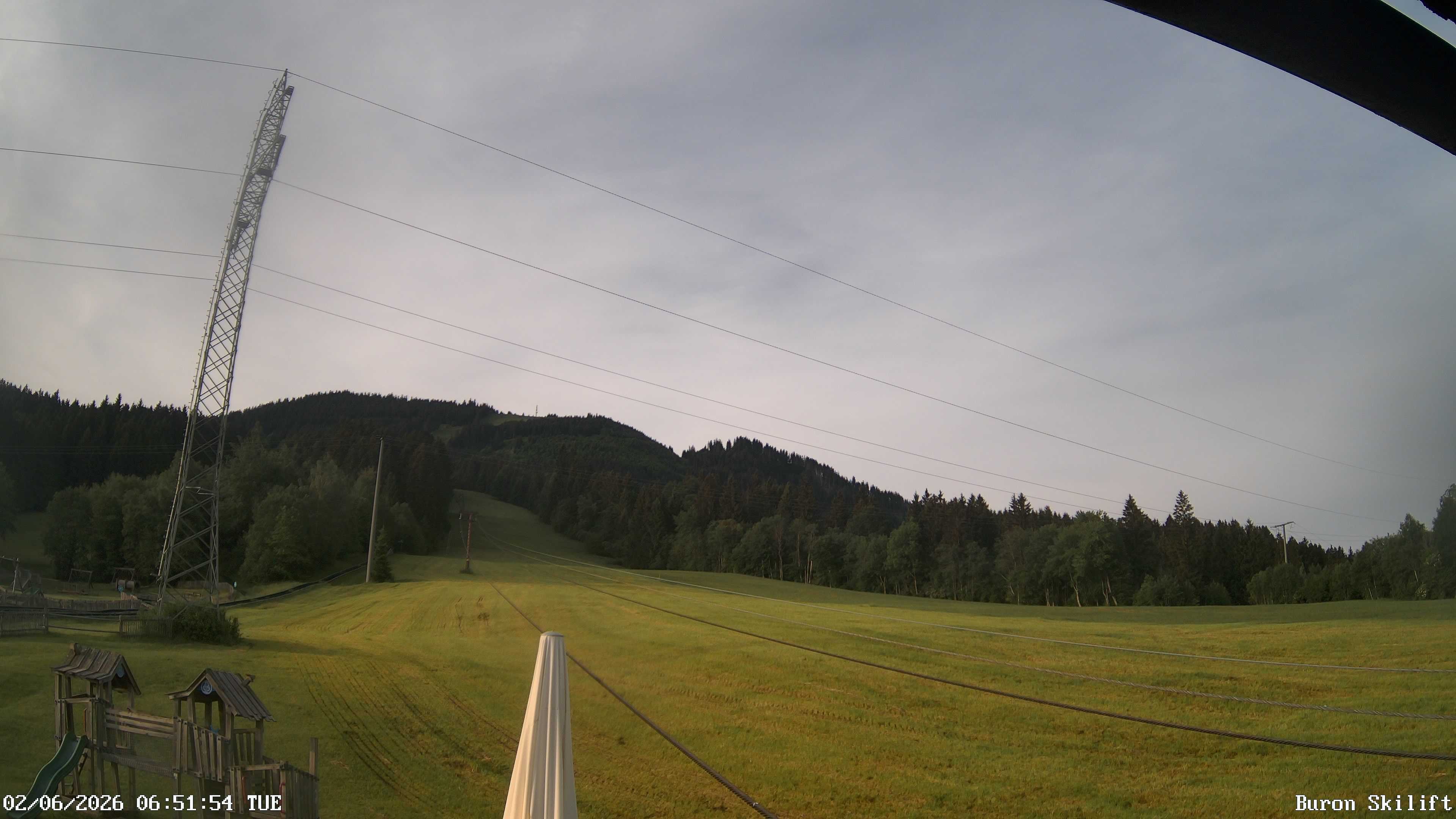 Archiv Foto Webcam Blick von der Talstation des Schlepplifts Buron auf den Lift und die Piste