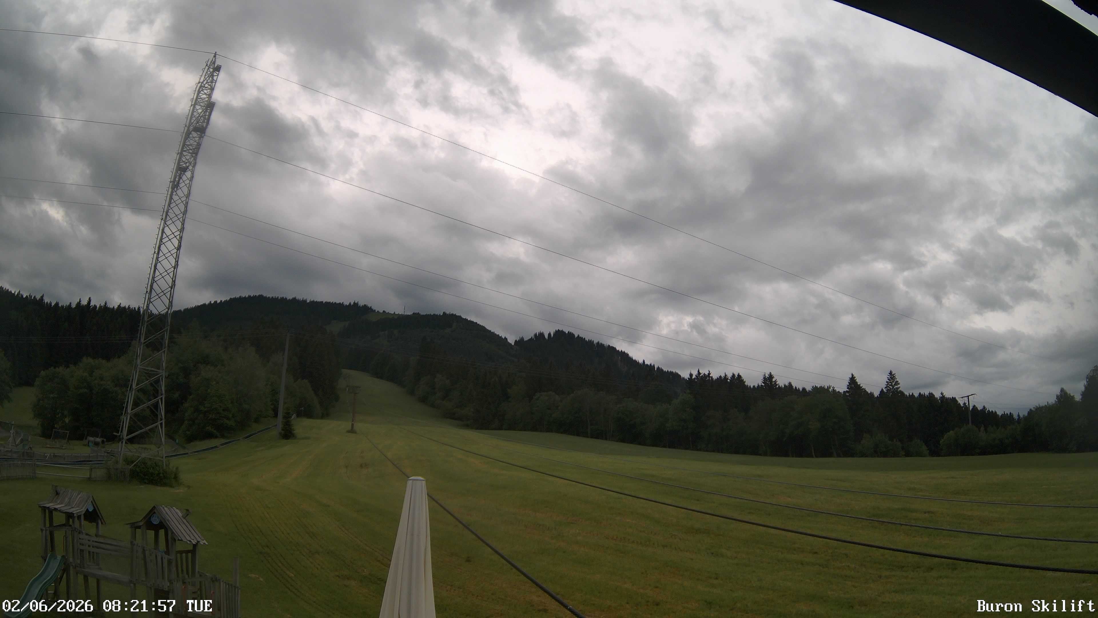 Archiv Foto Webcam Blick von der Talstation des Schlepplifts Buron auf den Lift und die Piste