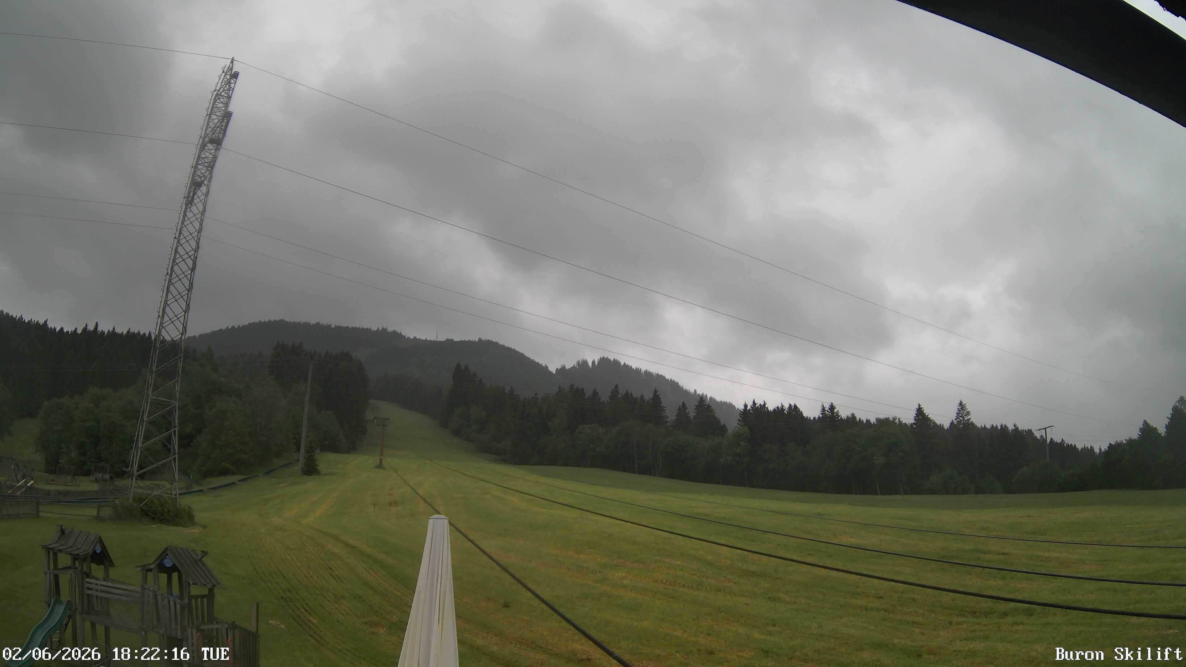 Archiv Foto Webcam Blick von der Talstation des Schlepplifts Buron auf den Lift und die Piste