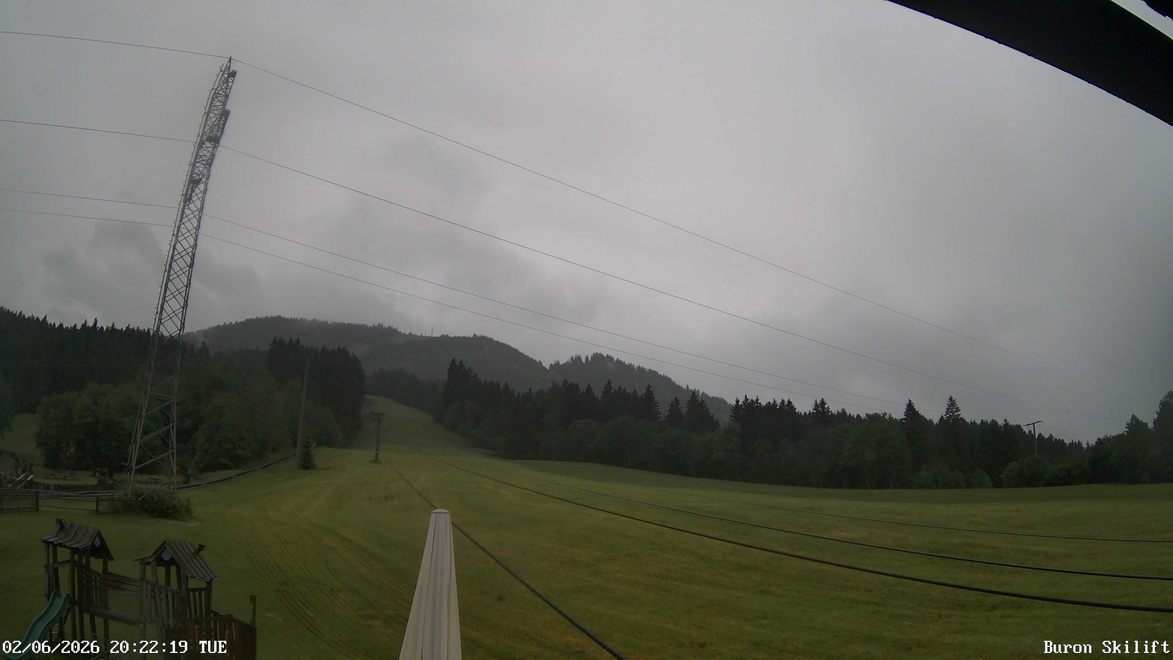 Archiv Foto Webcam Blick von der Talstation des Schlepplifts Buron auf den Lift und die Piste