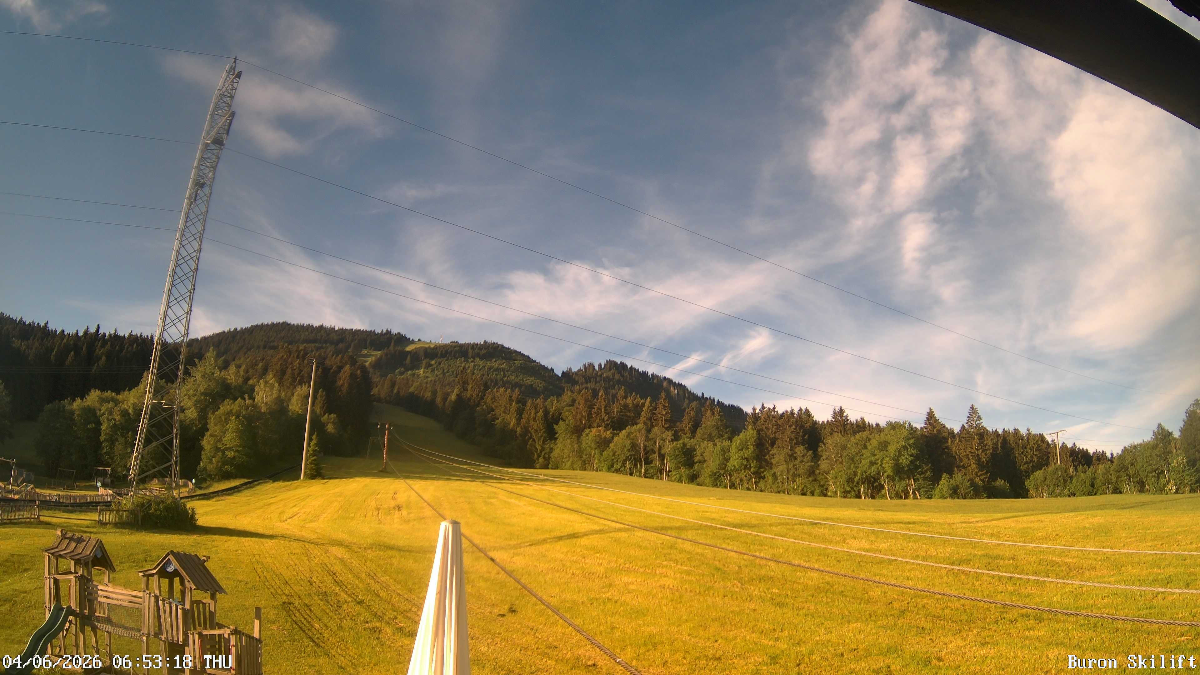 Archiv Foto Webcam Blick von der Talstation des Schlepplifts Buron auf den Lift und die Piste