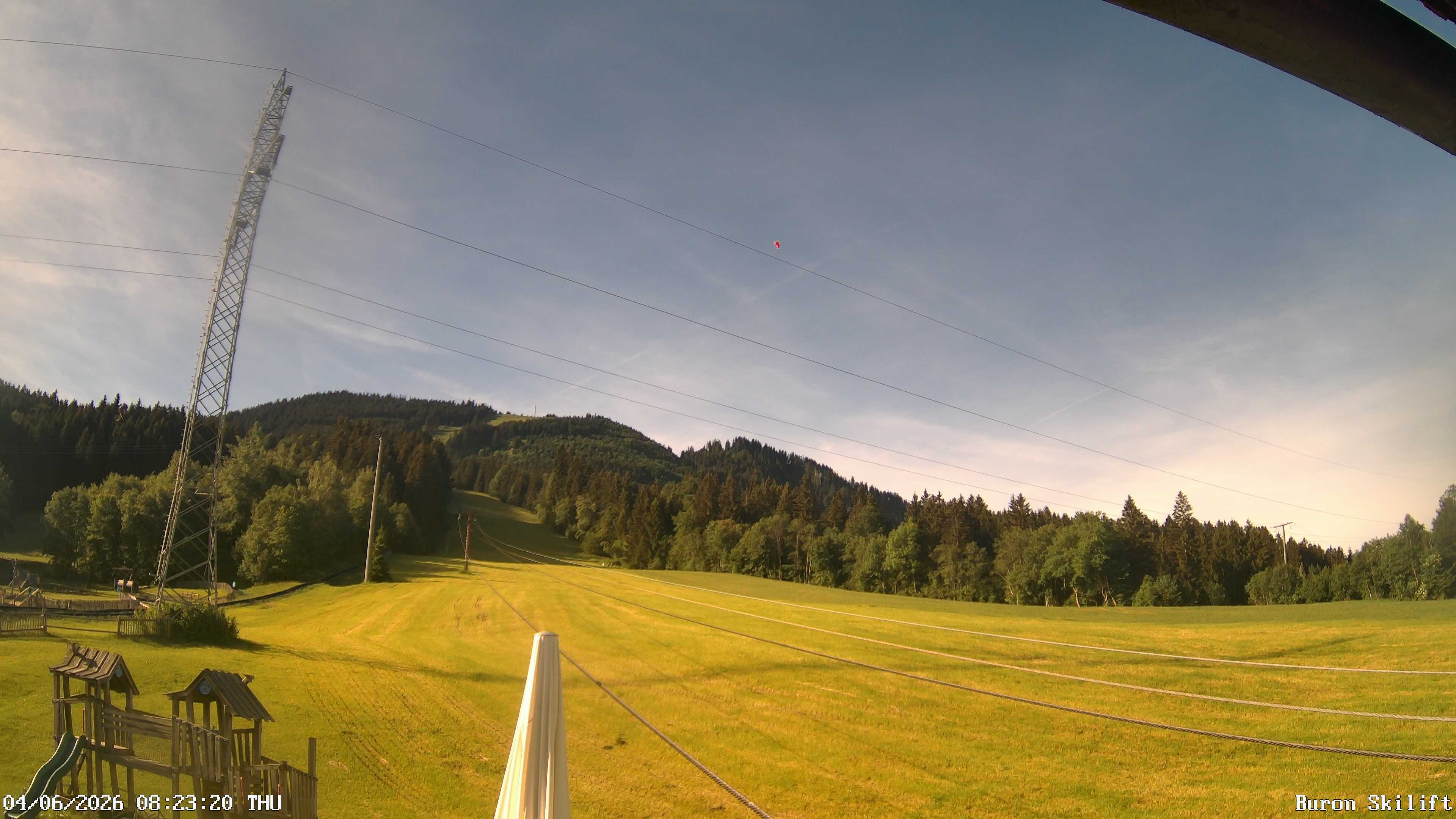 Archiv Foto Webcam Blick von der Talstation des Schlepplifts Buron auf den Lift und die Piste