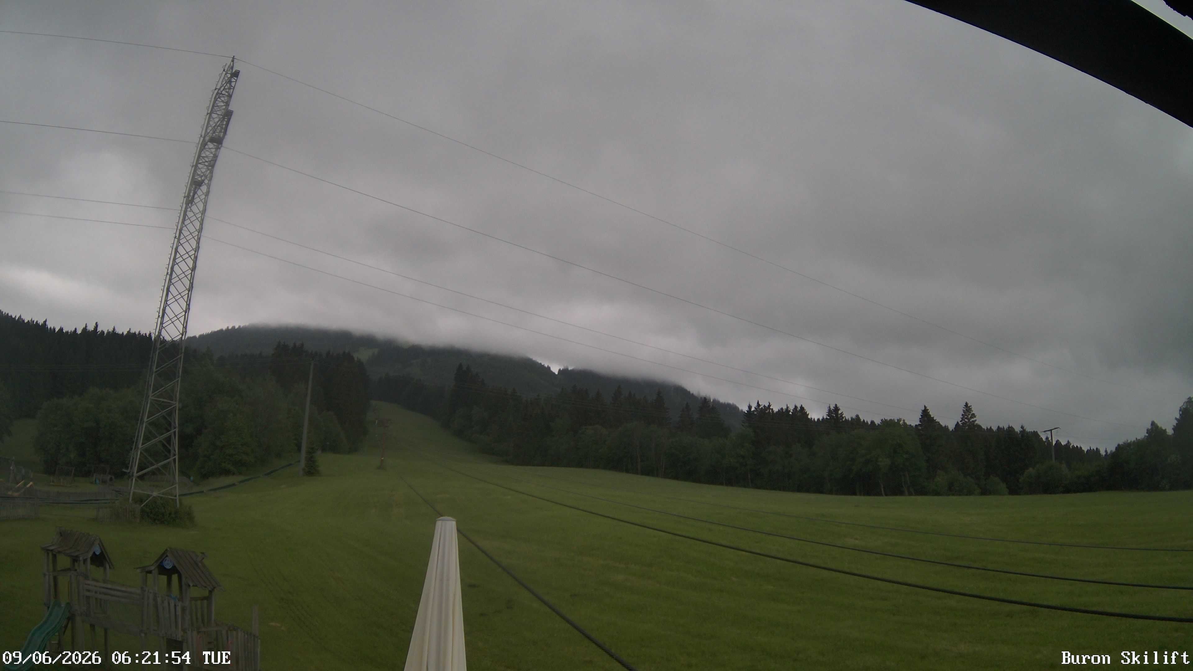 Archiv Foto Webcam Blick von der Talstation des Schlepplifts Buron auf den Lift und die Piste