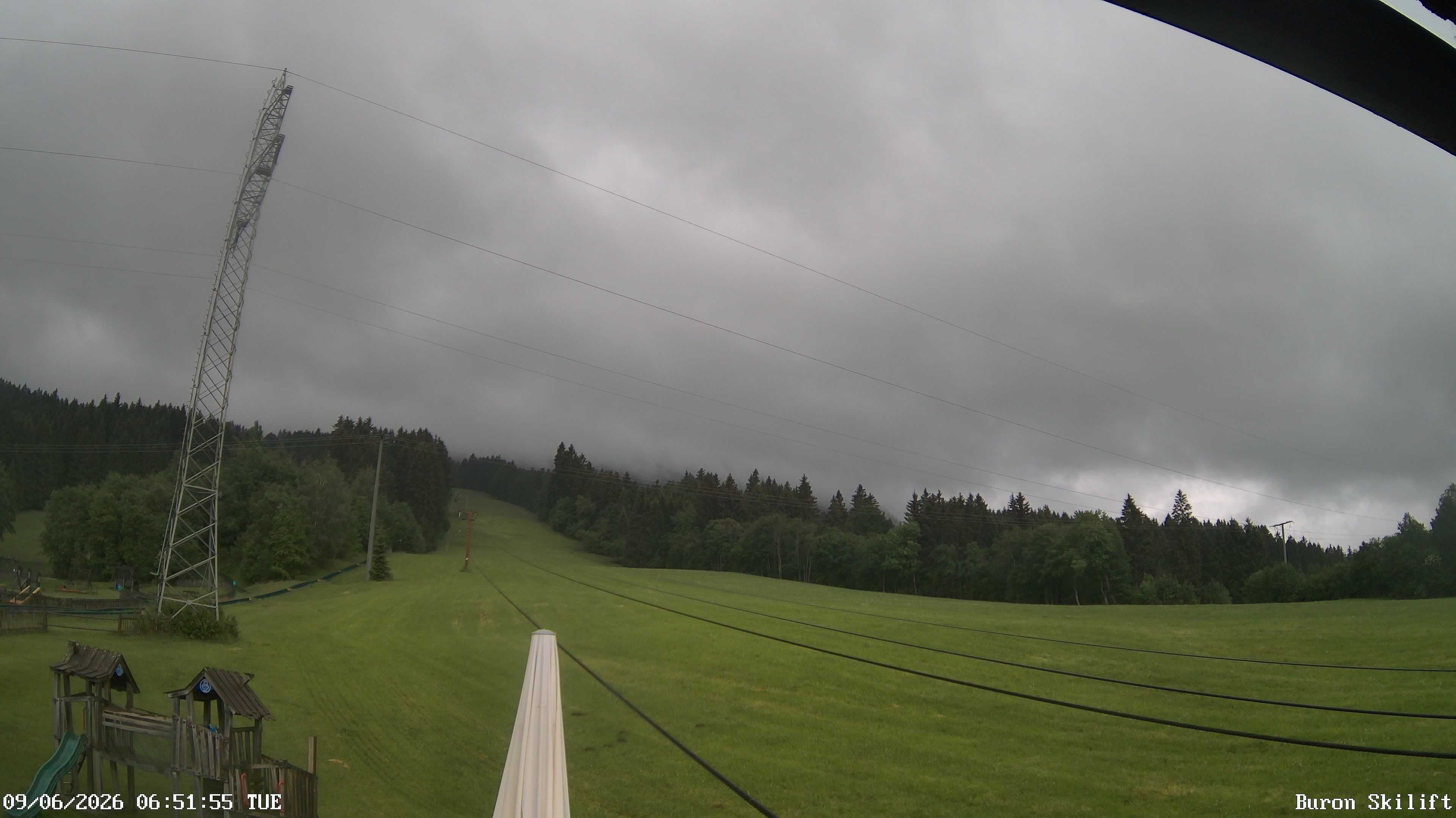 Archiv Foto Webcam Blick von der Talstation des Schlepplifts Buron auf den Lift und die Piste