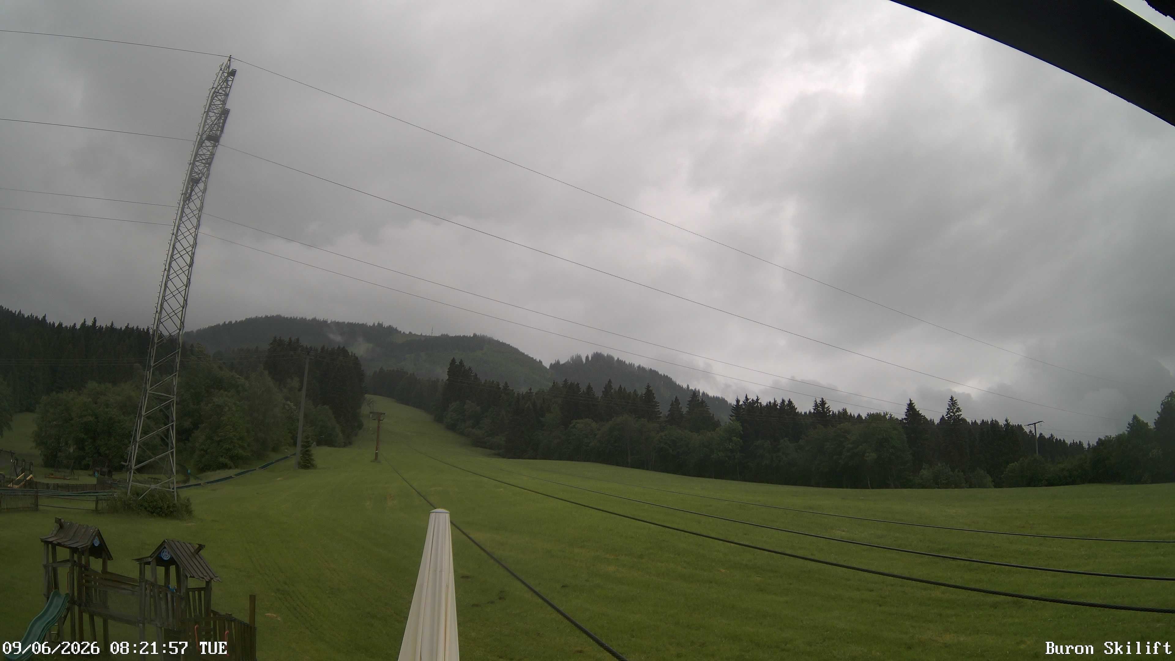 Archiv Foto Webcam Blick von der Talstation des Schlepplifts Buron auf den Lift und die Piste