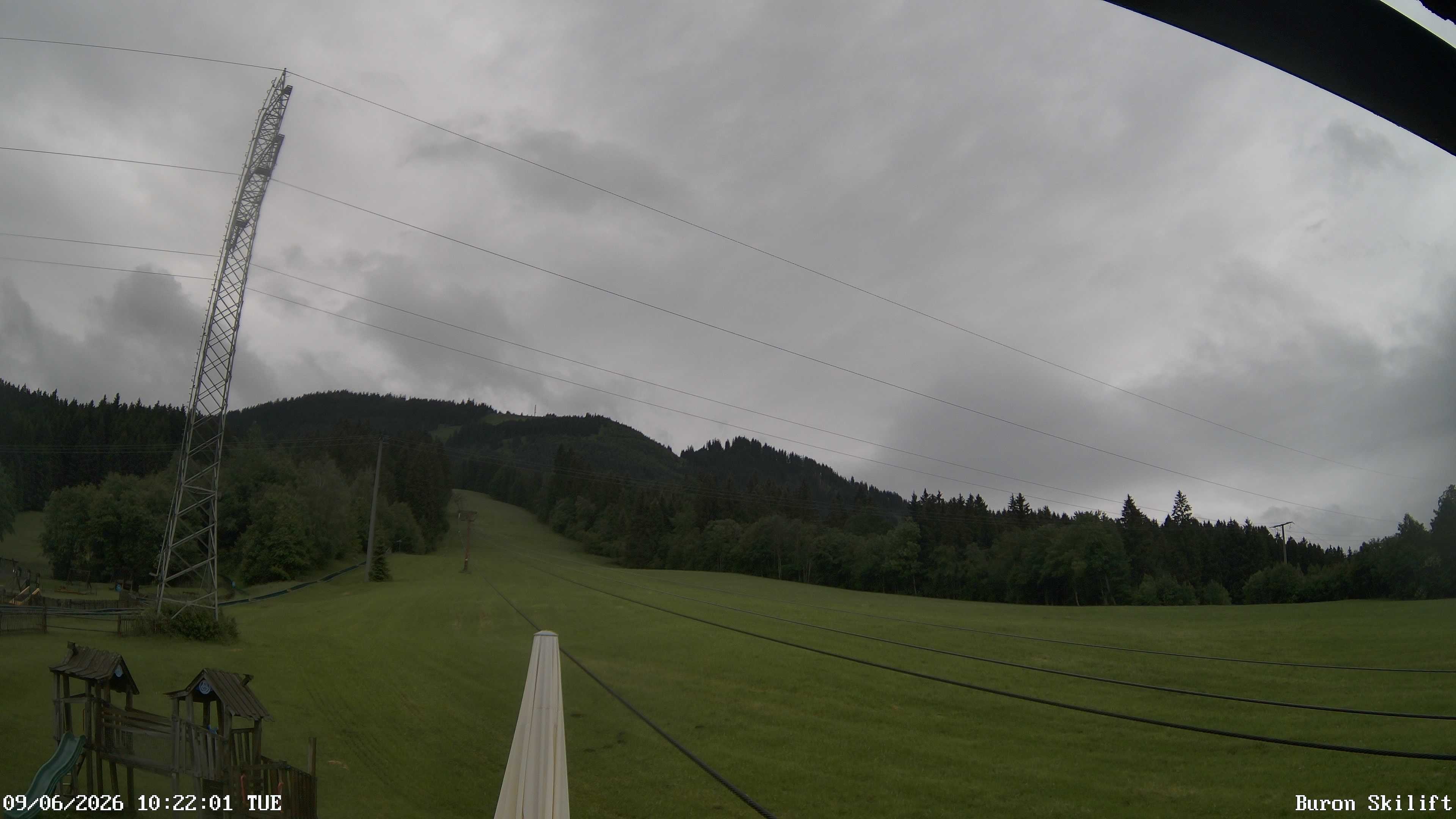 Archiv Foto Webcam Blick von der Talstation des Schlepplifts Buron auf den Lift und die Piste