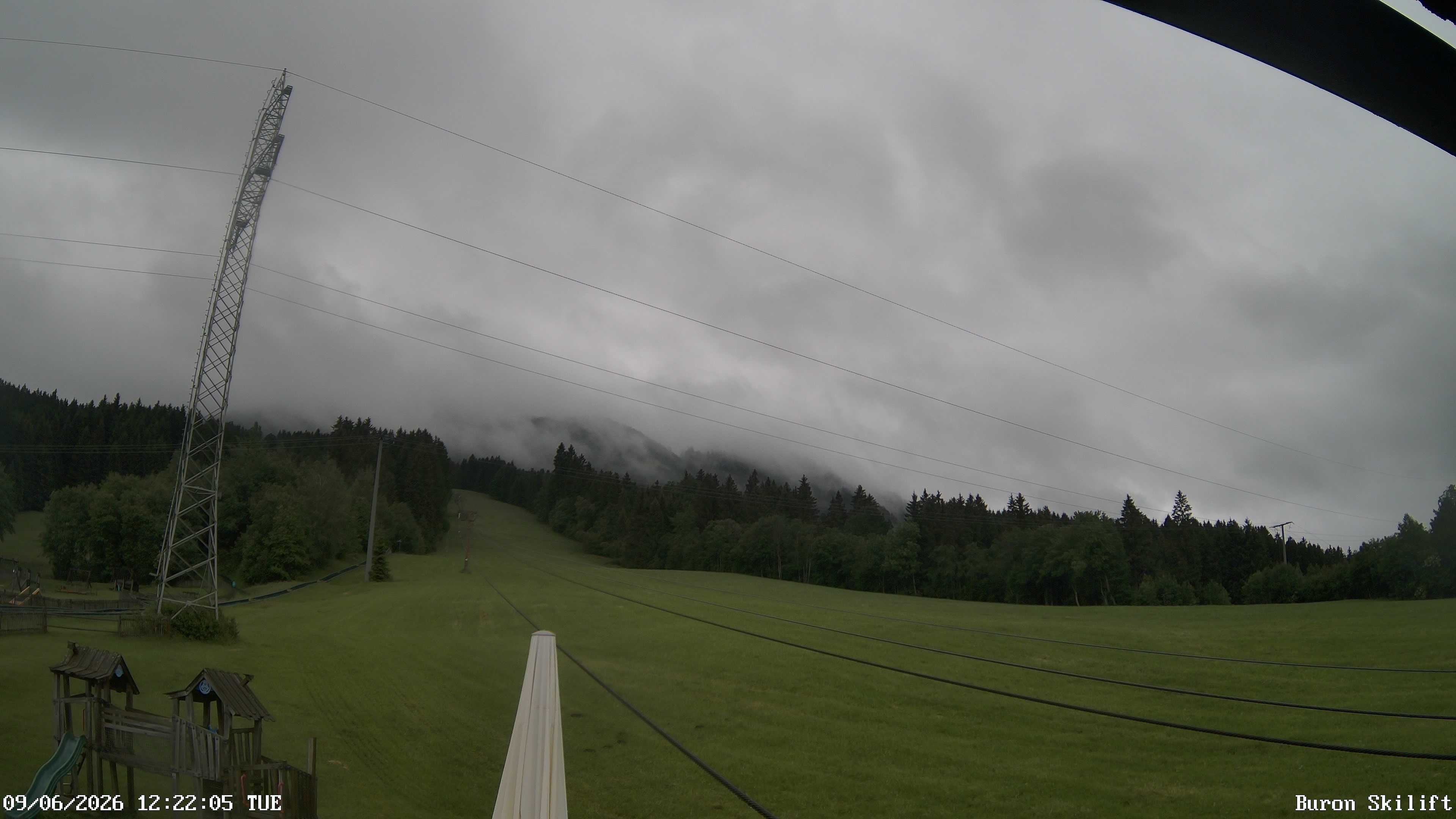 Archiv Foto Webcam Blick von der Talstation des Schlepplifts Buron auf den Lift und die Piste
