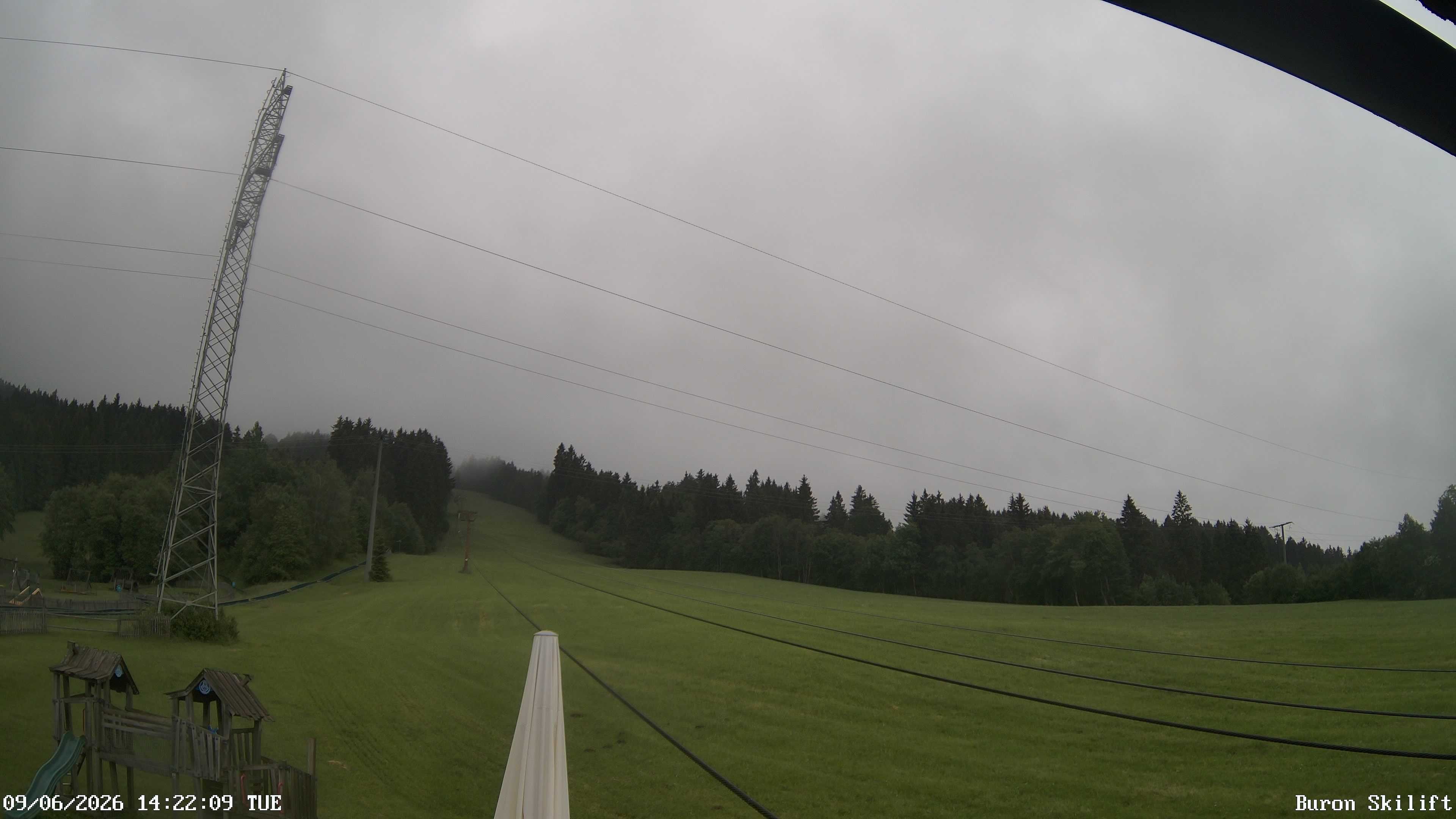 Archiv Foto Webcam Blick von der Talstation des Schlepplifts Buron auf den Lift und die Piste