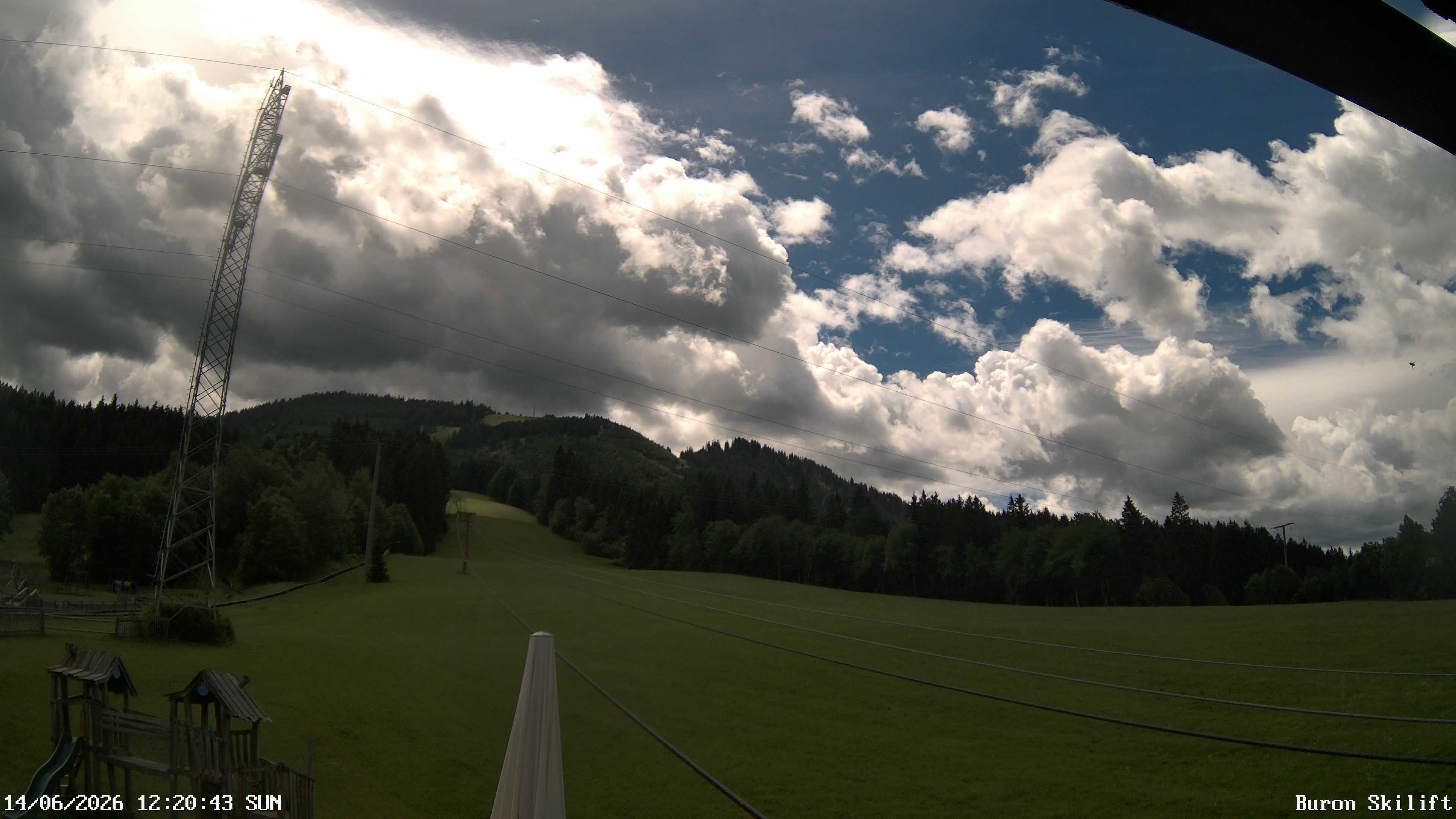 Archiv Foto Webcam Blick von der Talstation des Schlepplifts Buron auf den Lift und die Piste