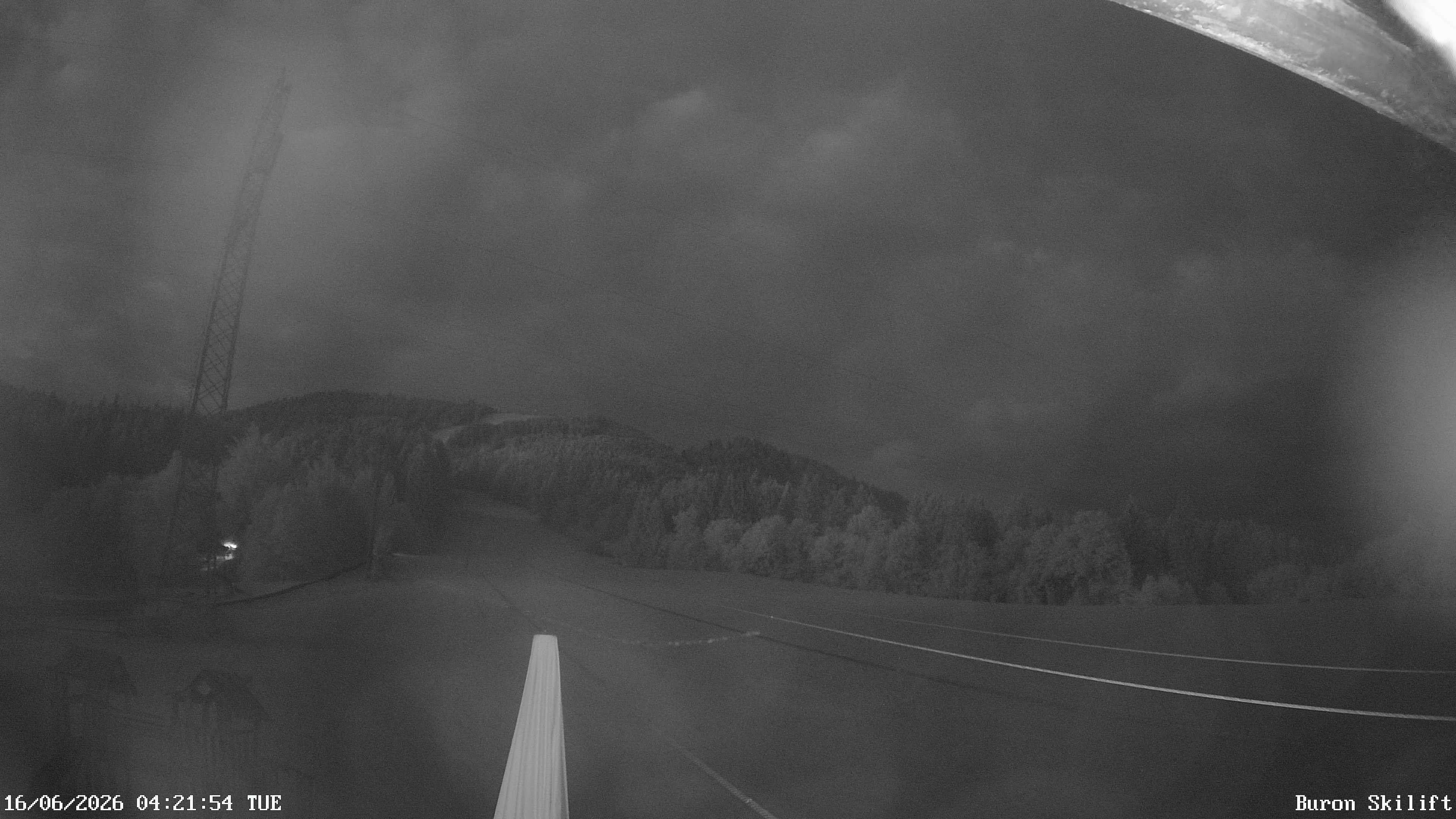 Archiv Foto Webcam Blick von der Talstation des Schlepplifts Buron auf den Lift und die Piste