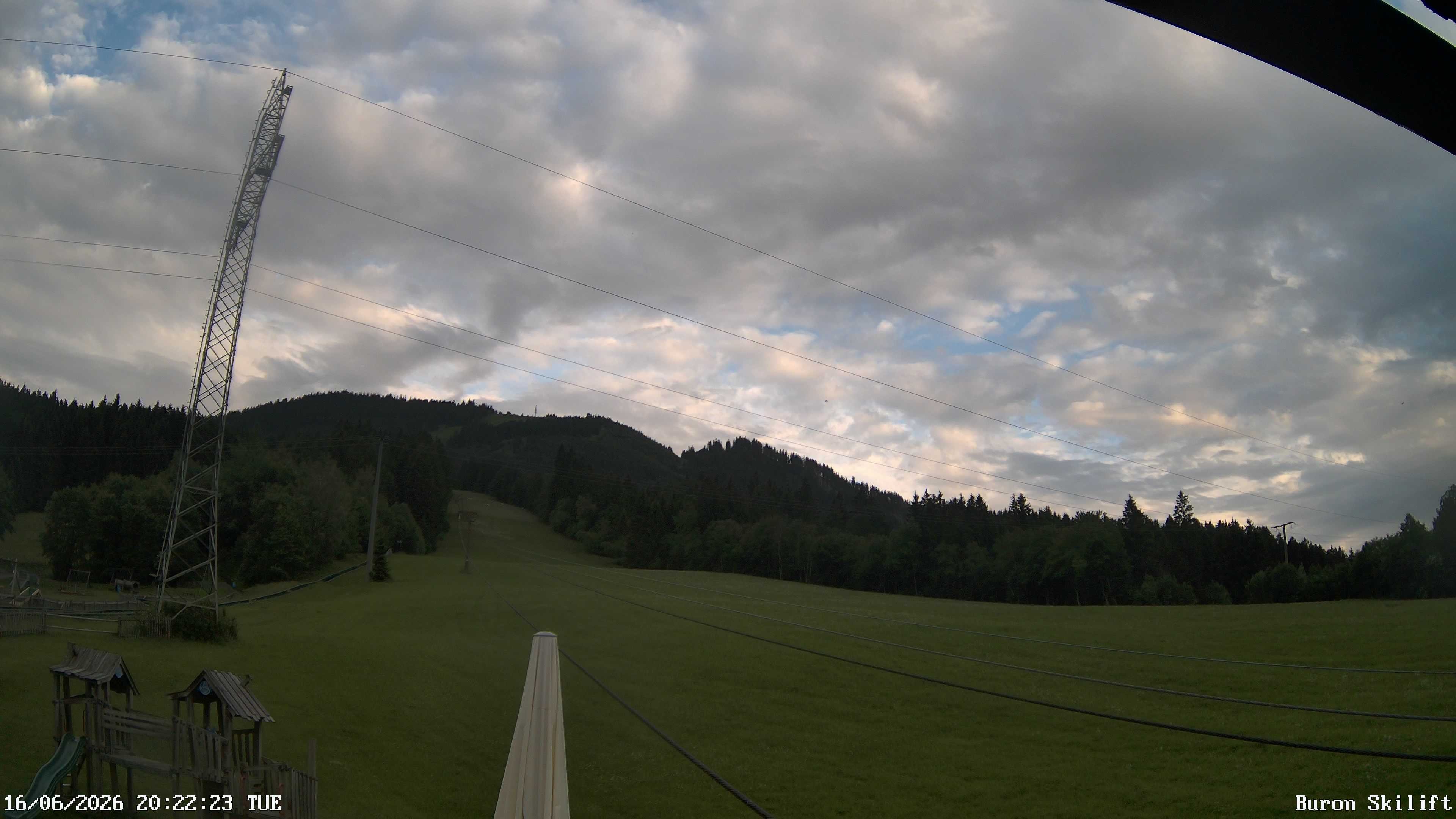Archiv Foto Webcam Blick von der Talstation des Schlepplifts Buron auf den Lift und die Piste