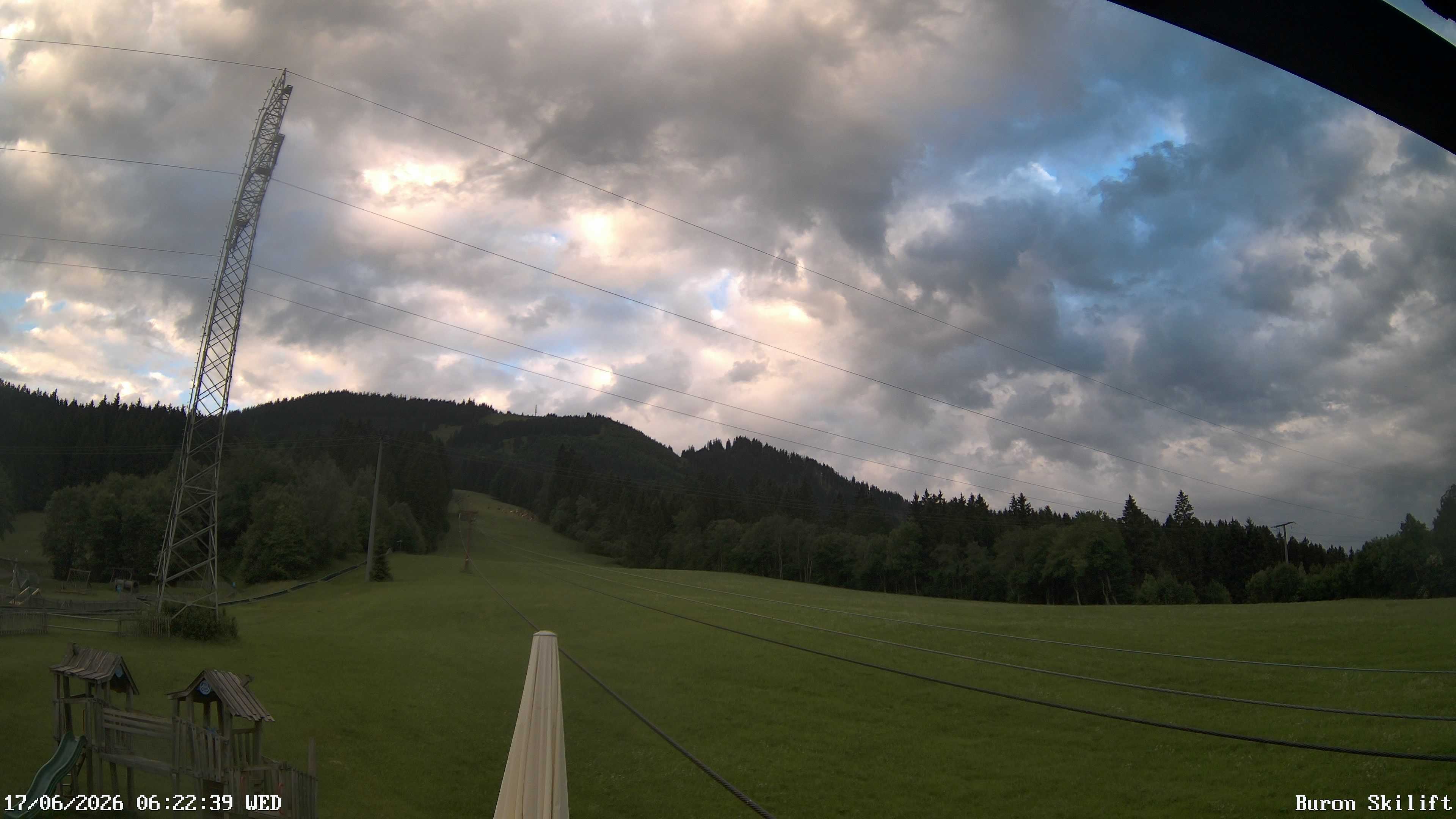 Archiv Foto Webcam Blick von der Talstation des Schlepplifts Buron auf den Lift und die Piste