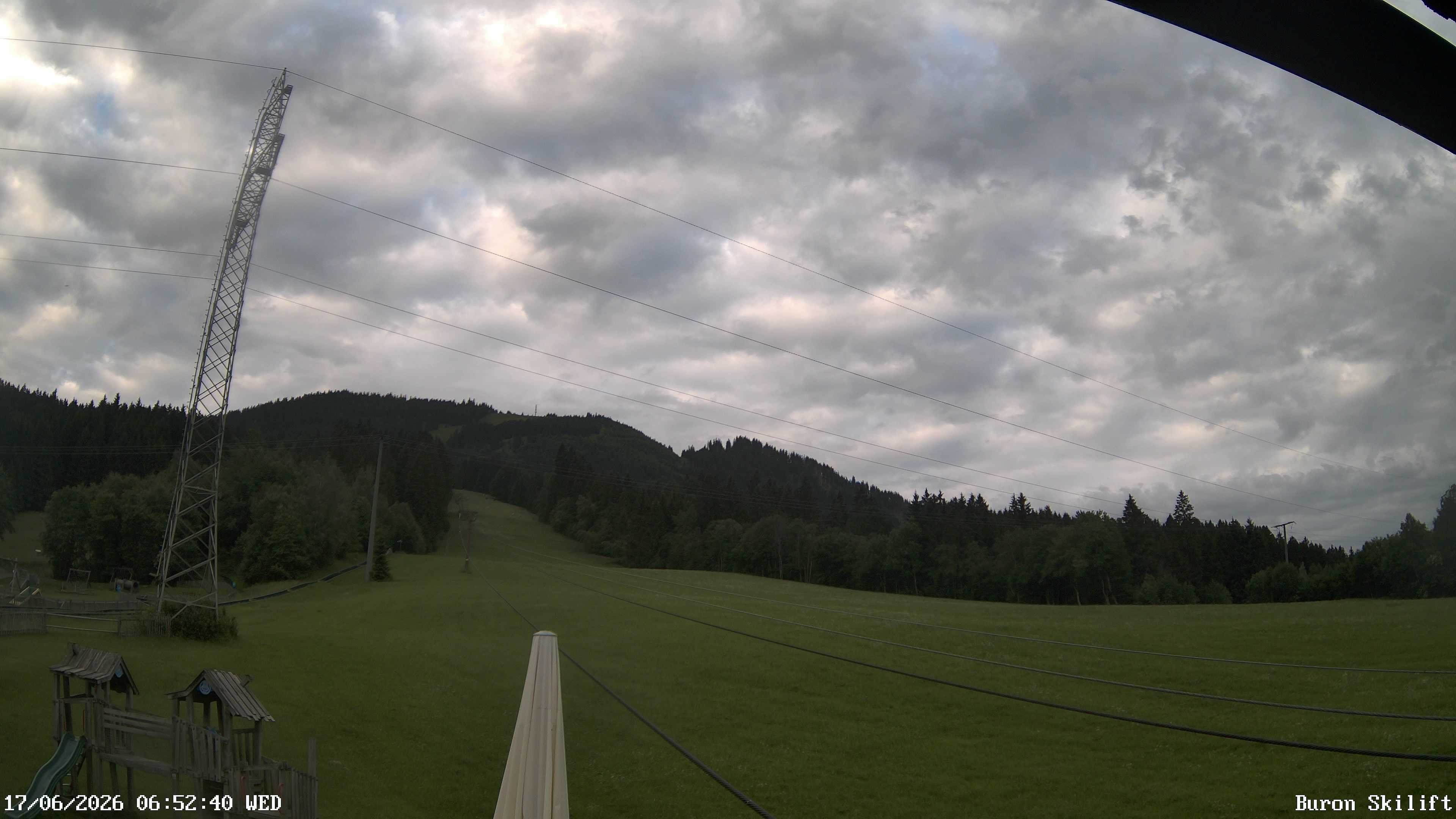 Archiv Foto Webcam Blick von der Talstation des Schlepplifts Buron auf den Lift und die Piste