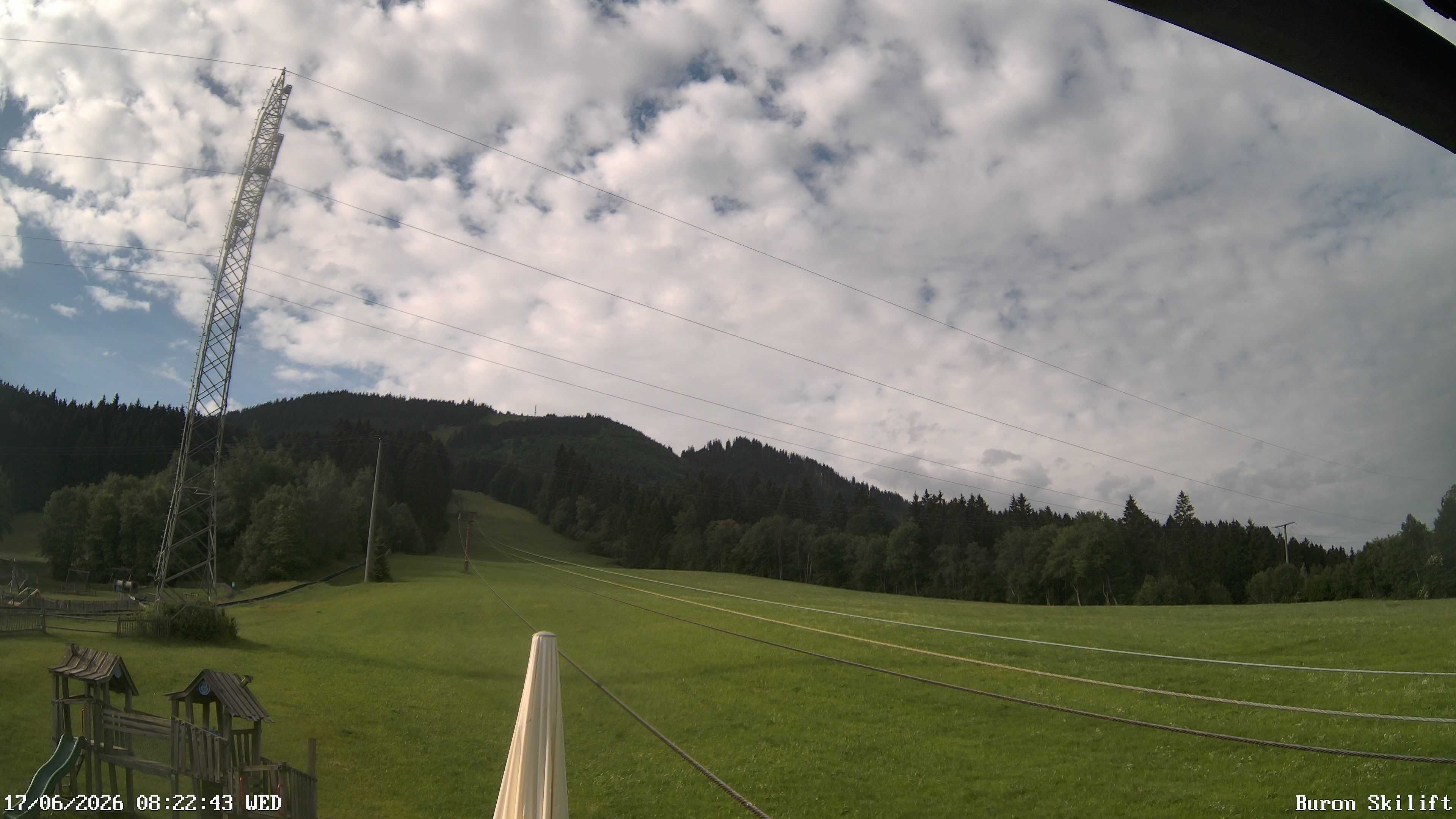 Archiv Foto Webcam Blick von der Talstation des Schlepplifts Buron auf den Lift und die Piste