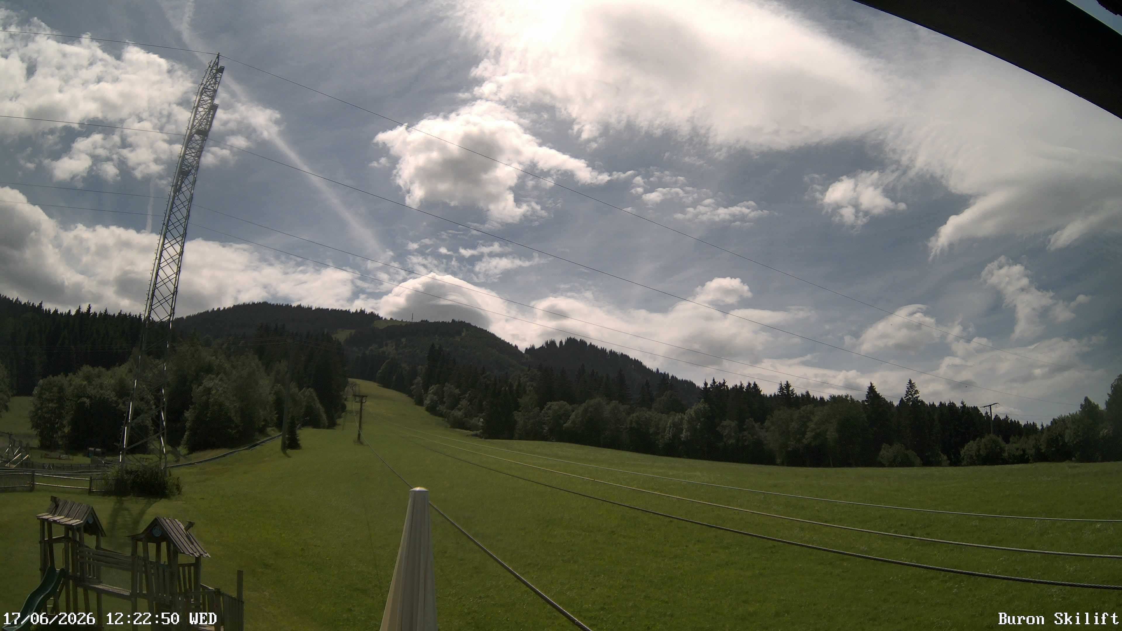 Archiv Foto Webcam Blick von der Talstation des Schlepplifts Buron auf den Lift und die Piste