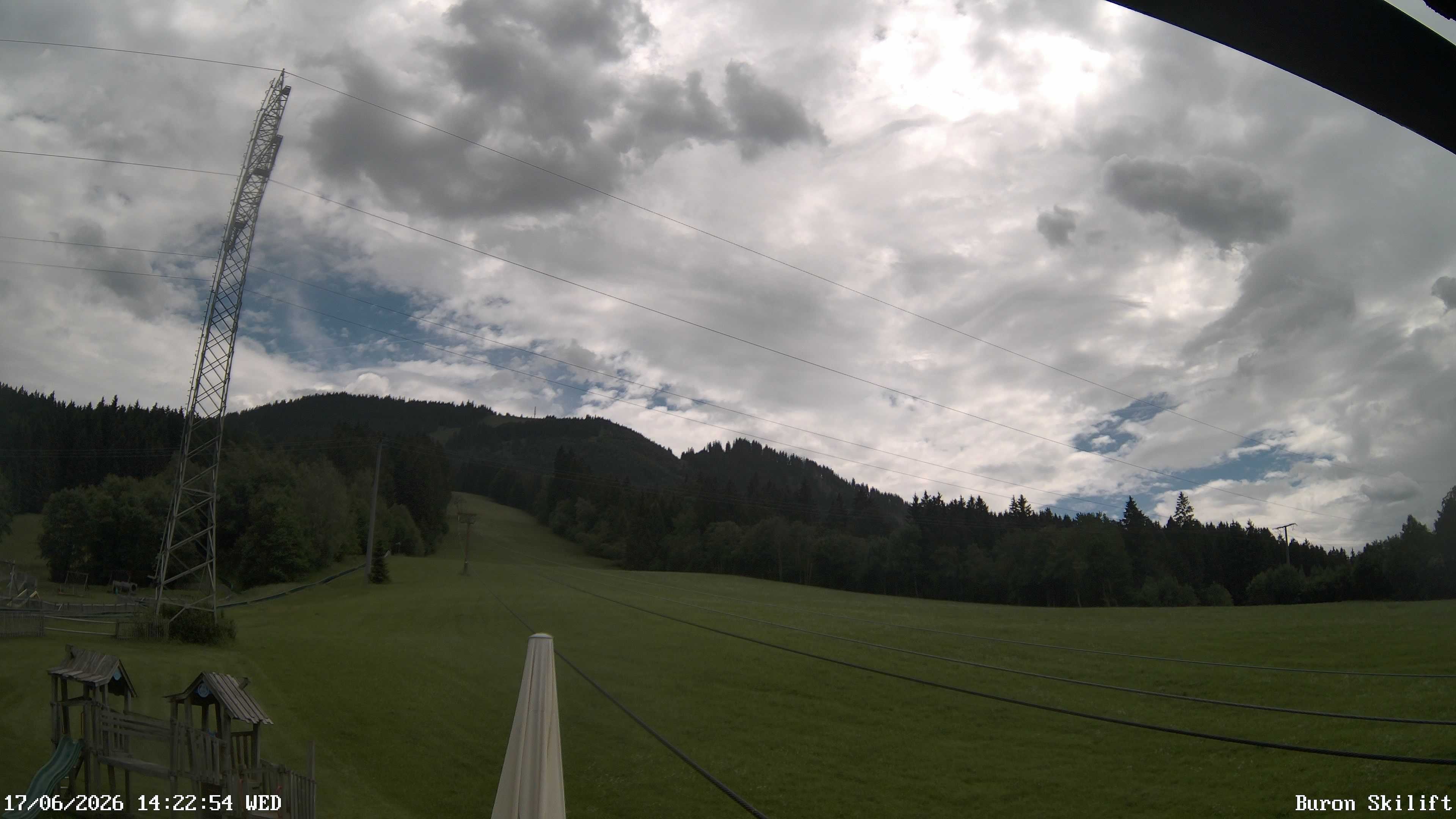 Archiv Foto Webcam Blick von der Talstation des Schlepplifts Buron auf den Lift und die Piste