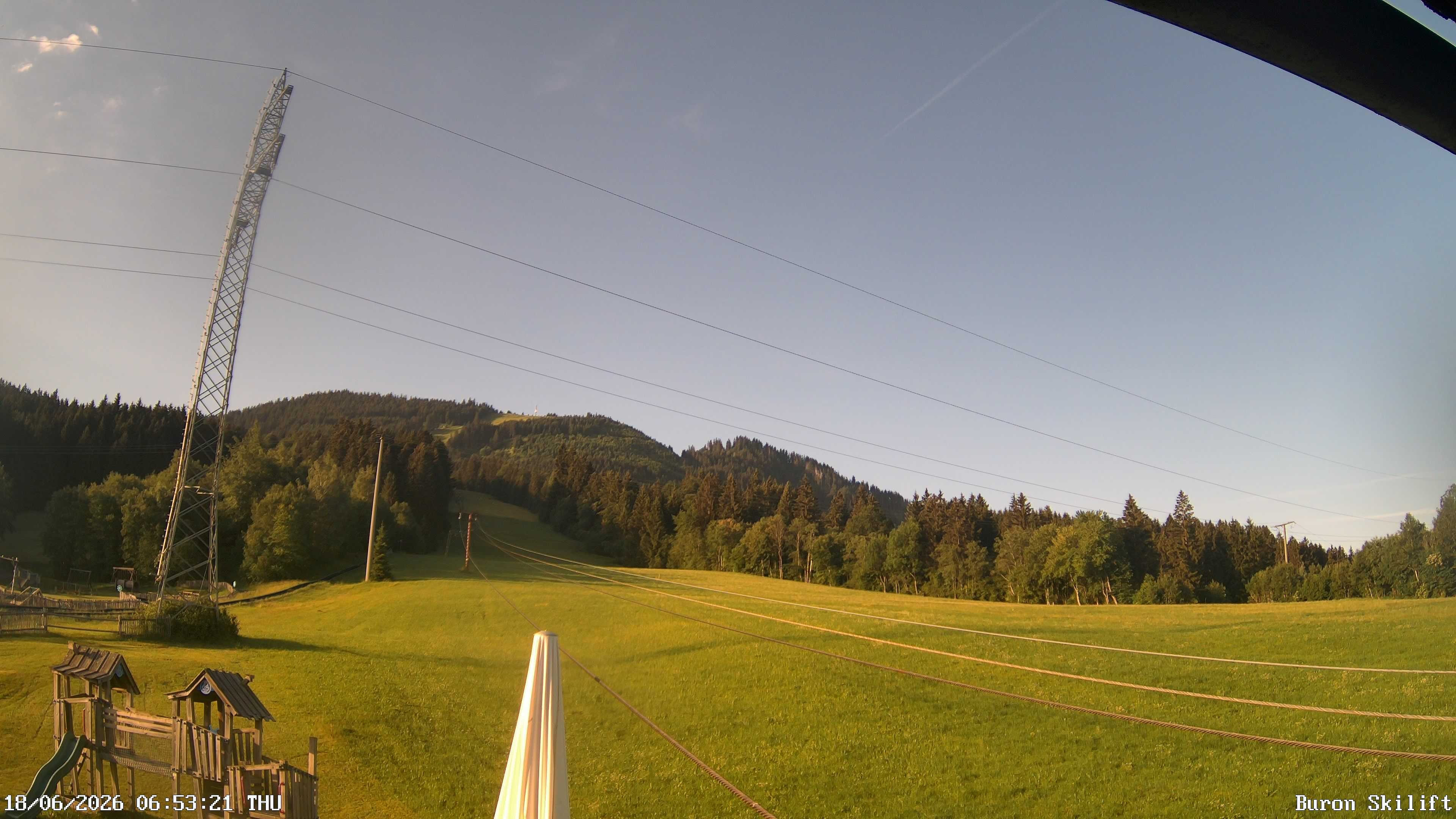 Archiv Foto Webcam Blick von der Talstation des Schlepplifts Buron auf den Lift und die Piste