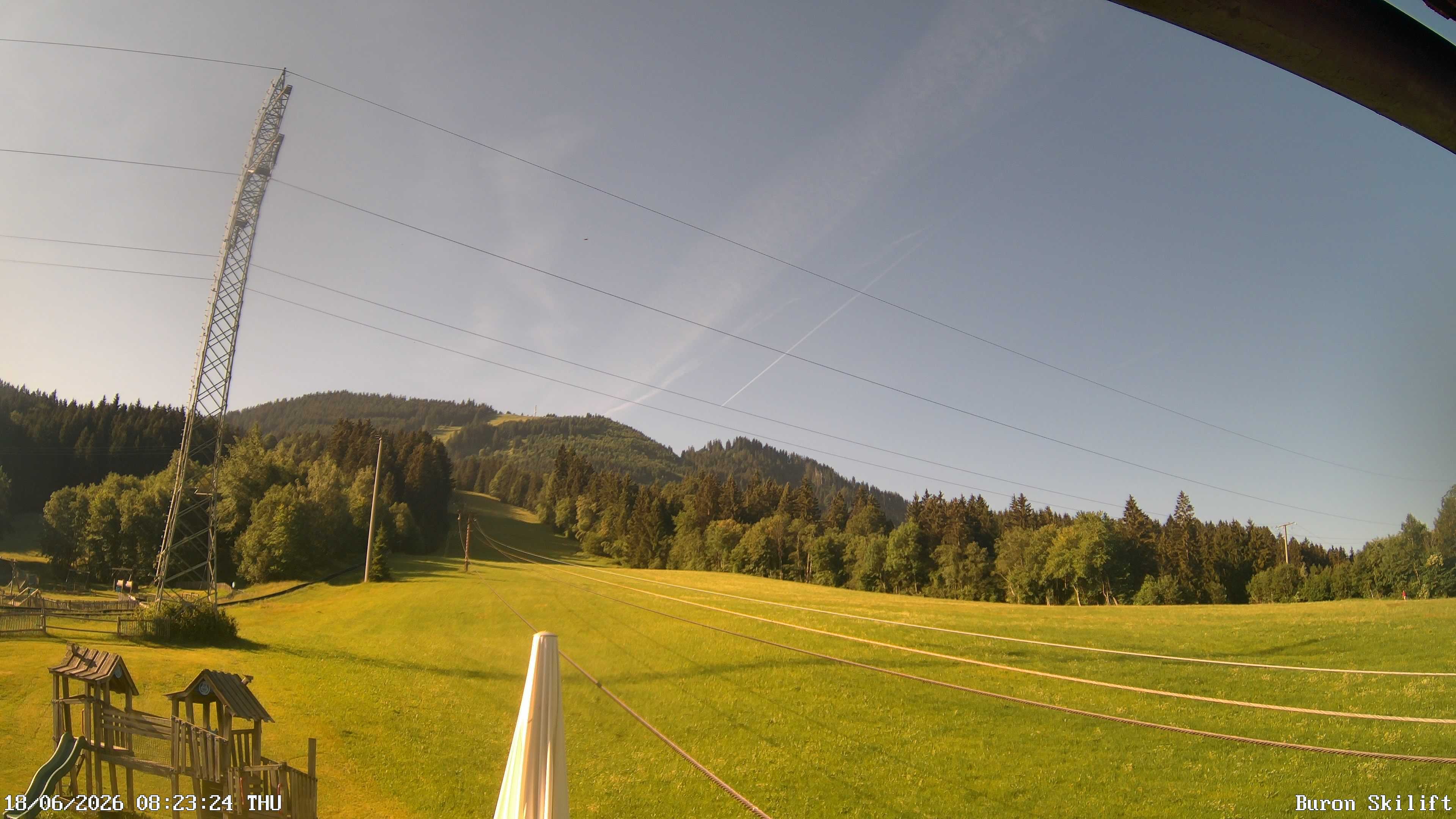 Archiv Foto Webcam Blick von der Talstation des Schlepplifts Buron auf den Lift und die Piste