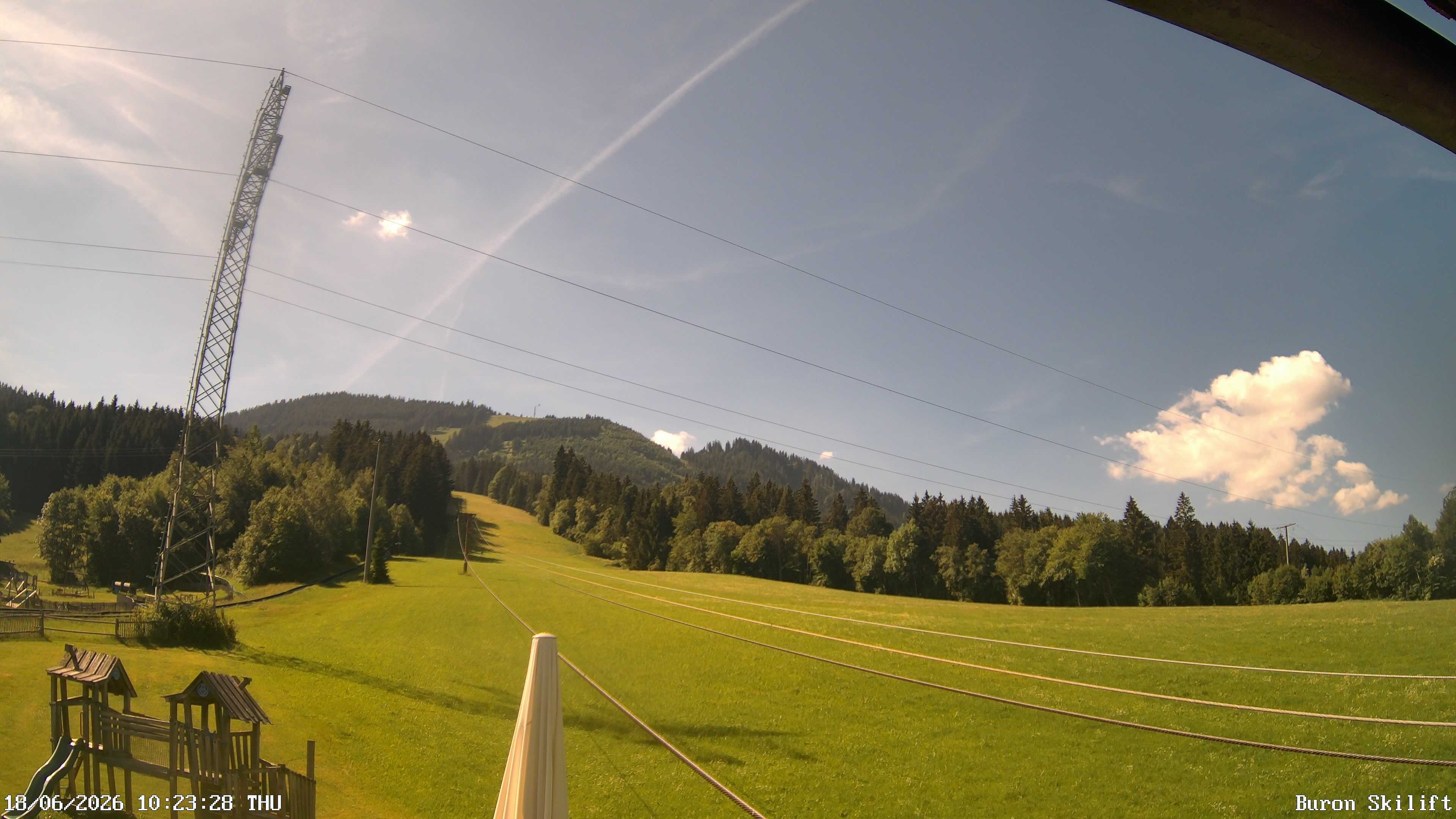 Archiv Foto Webcam Blick von der Talstation des Schlepplifts Buron auf den Lift und die Piste
