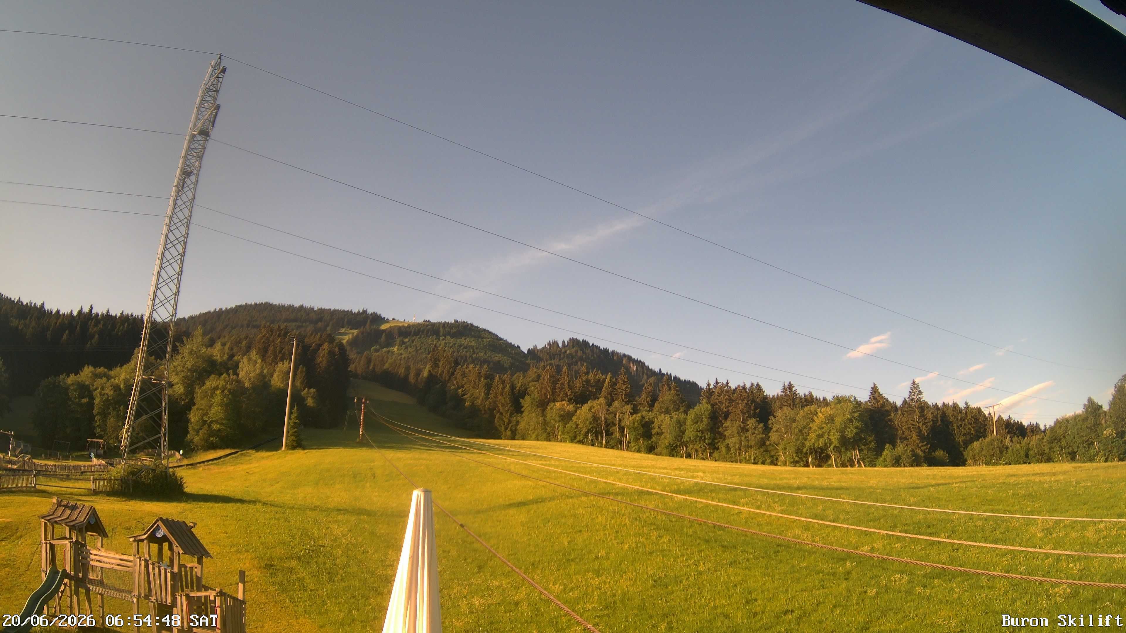 Archiv Foto Webcam Blick von der Talstation des Schlepplifts Buron auf den Lift und die Piste