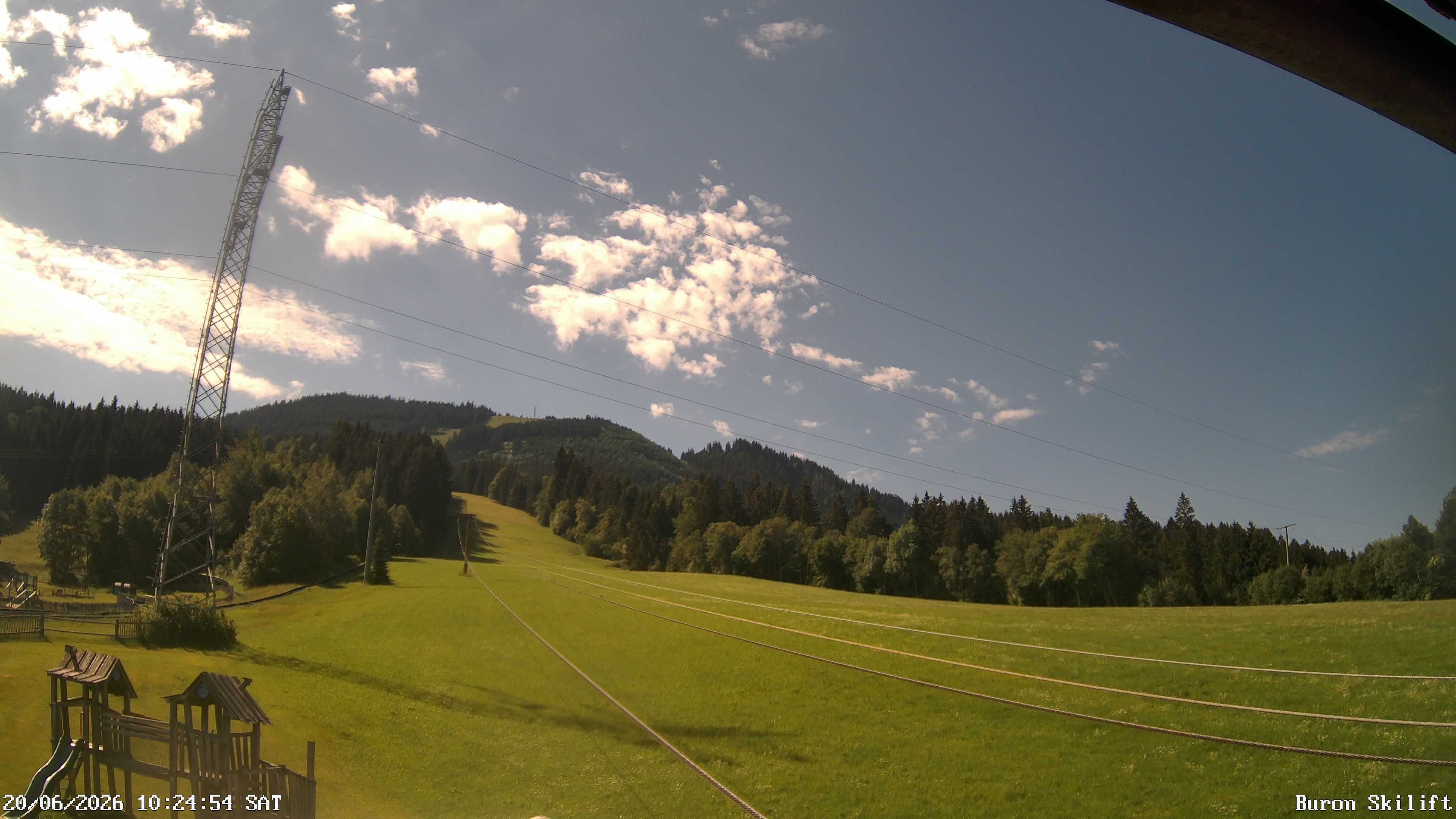Archiv Foto Webcam Blick von der Talstation des Schlepplifts Buron auf den Lift und die Piste