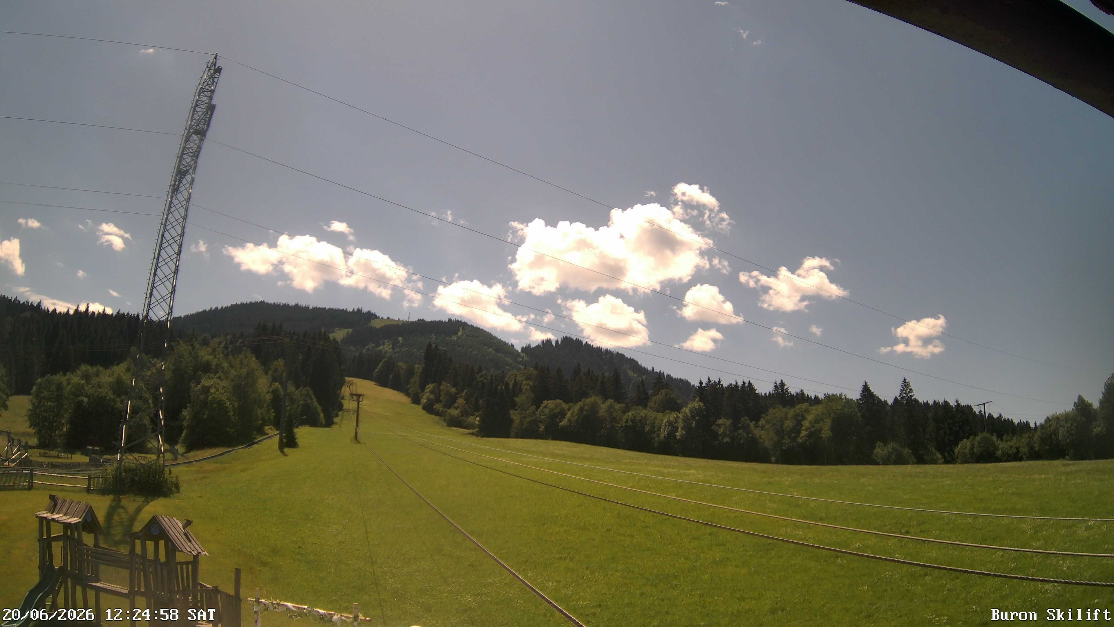 Archiv Foto Webcam Blick von der Talstation des Schlepplifts Buron auf den Lift und die Piste