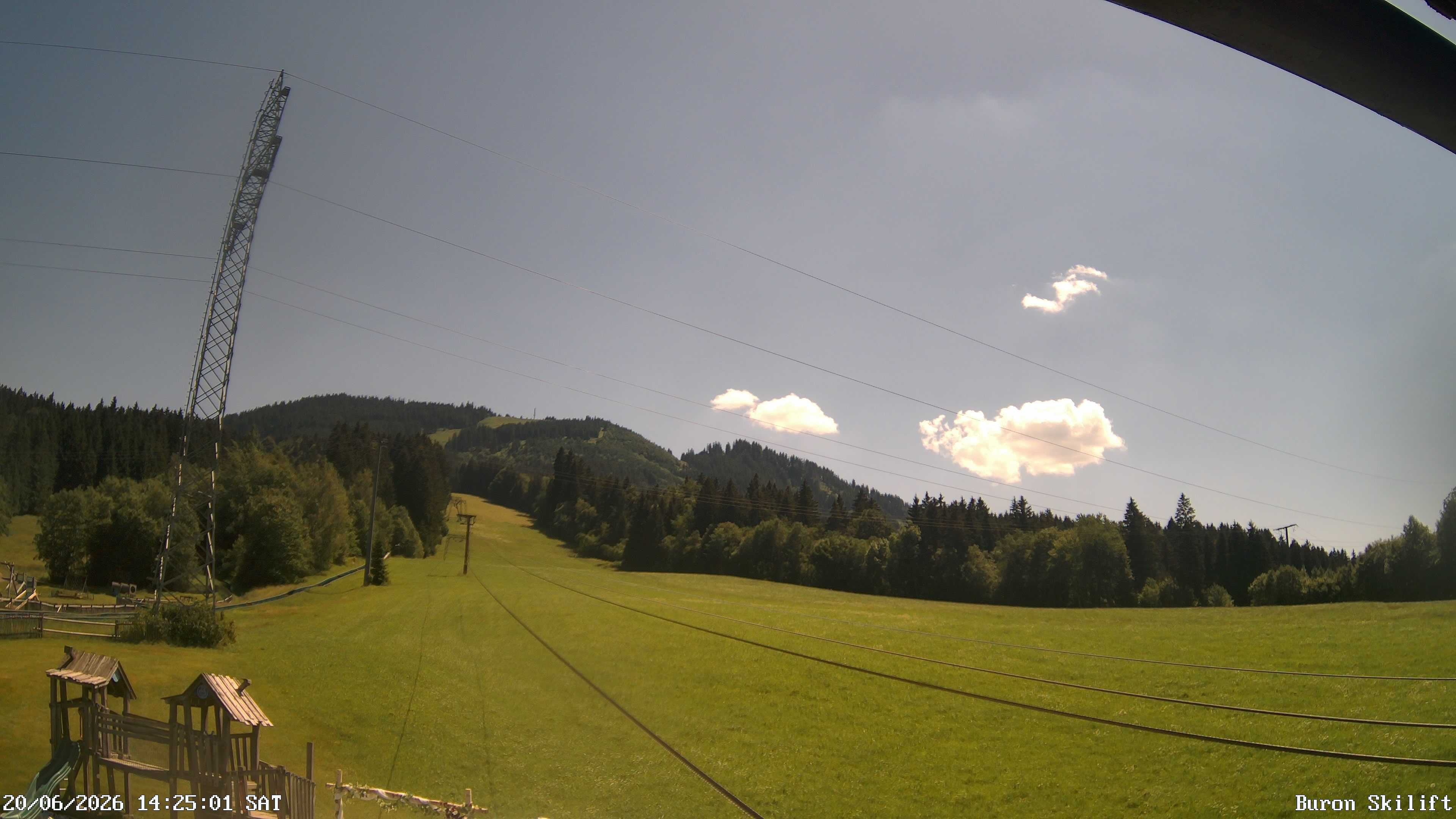 Archiv Foto Webcam Blick von der Talstation des Schlepplifts Buron auf den Lift und die Piste