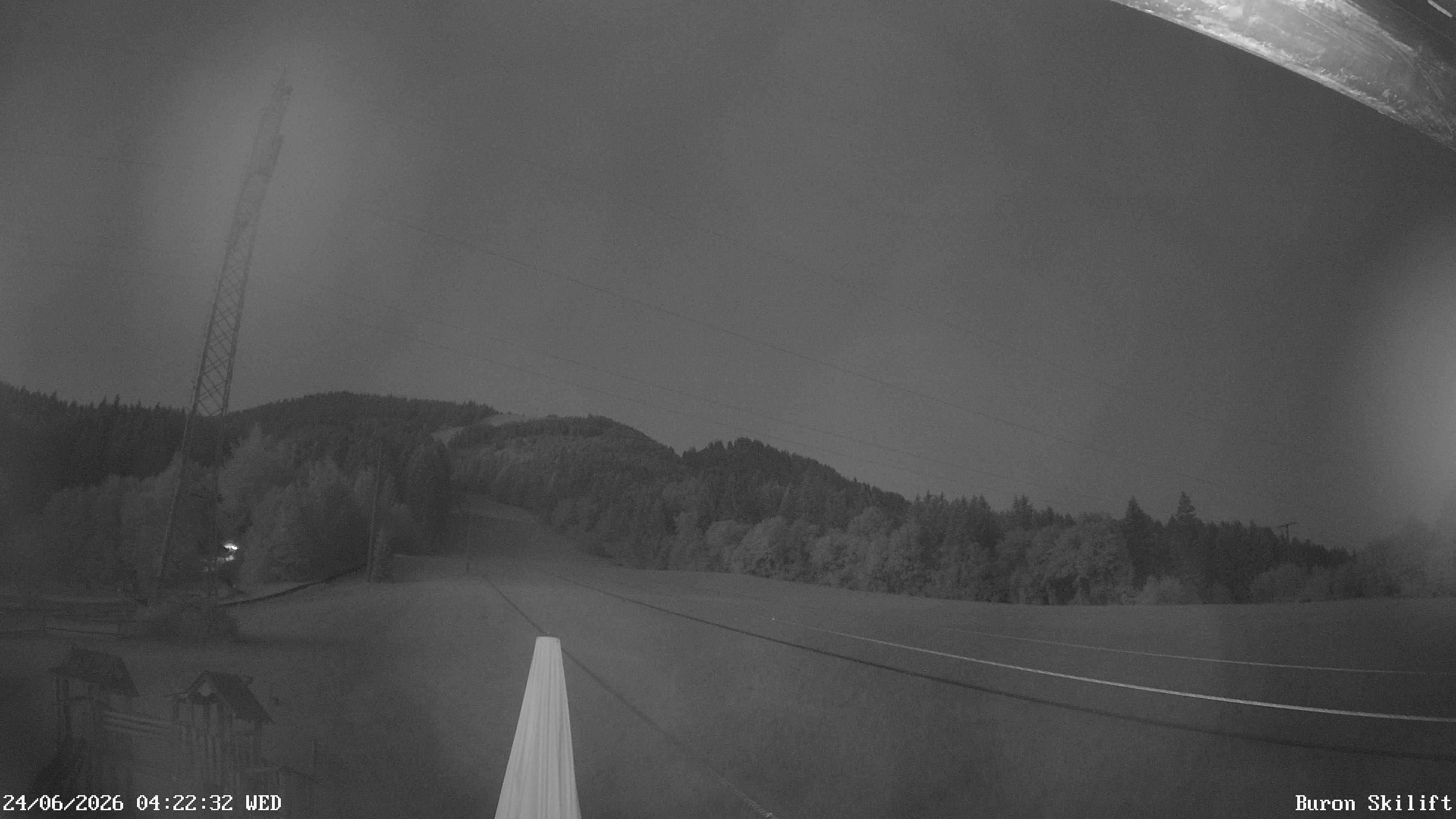 Archiv Foto Webcam Blick von der Talstation des Schlepplifts Buron auf den Lift und die Piste